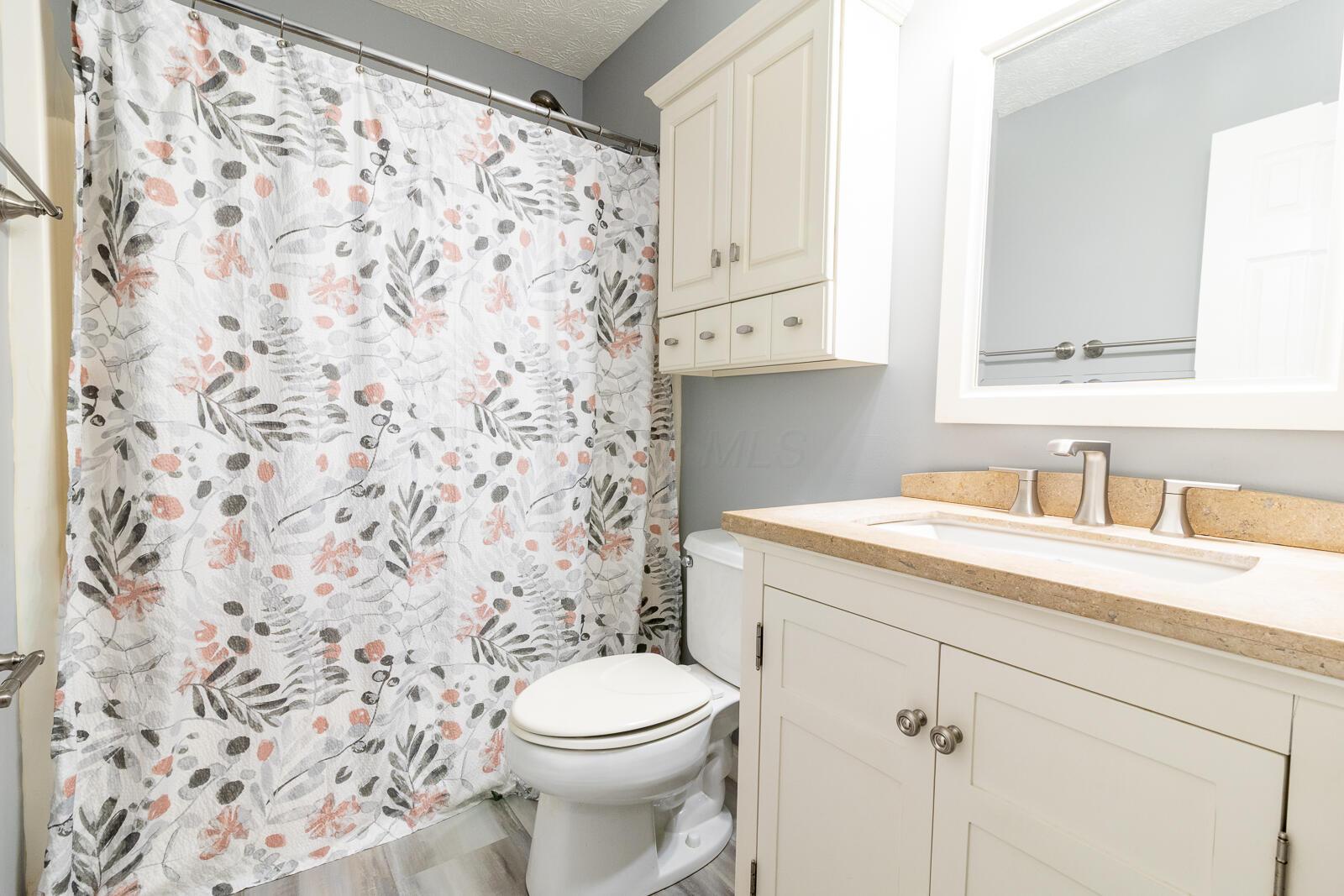 107 N Highview Boulevard