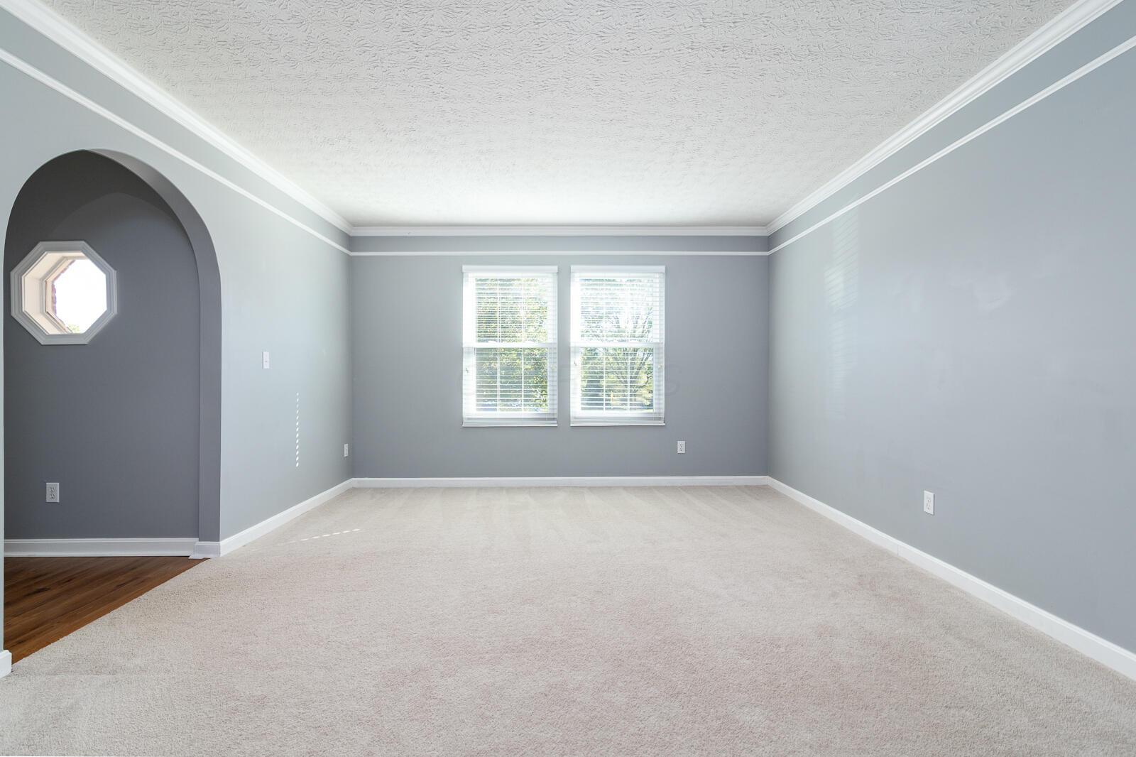 107 N Highview Boulevard