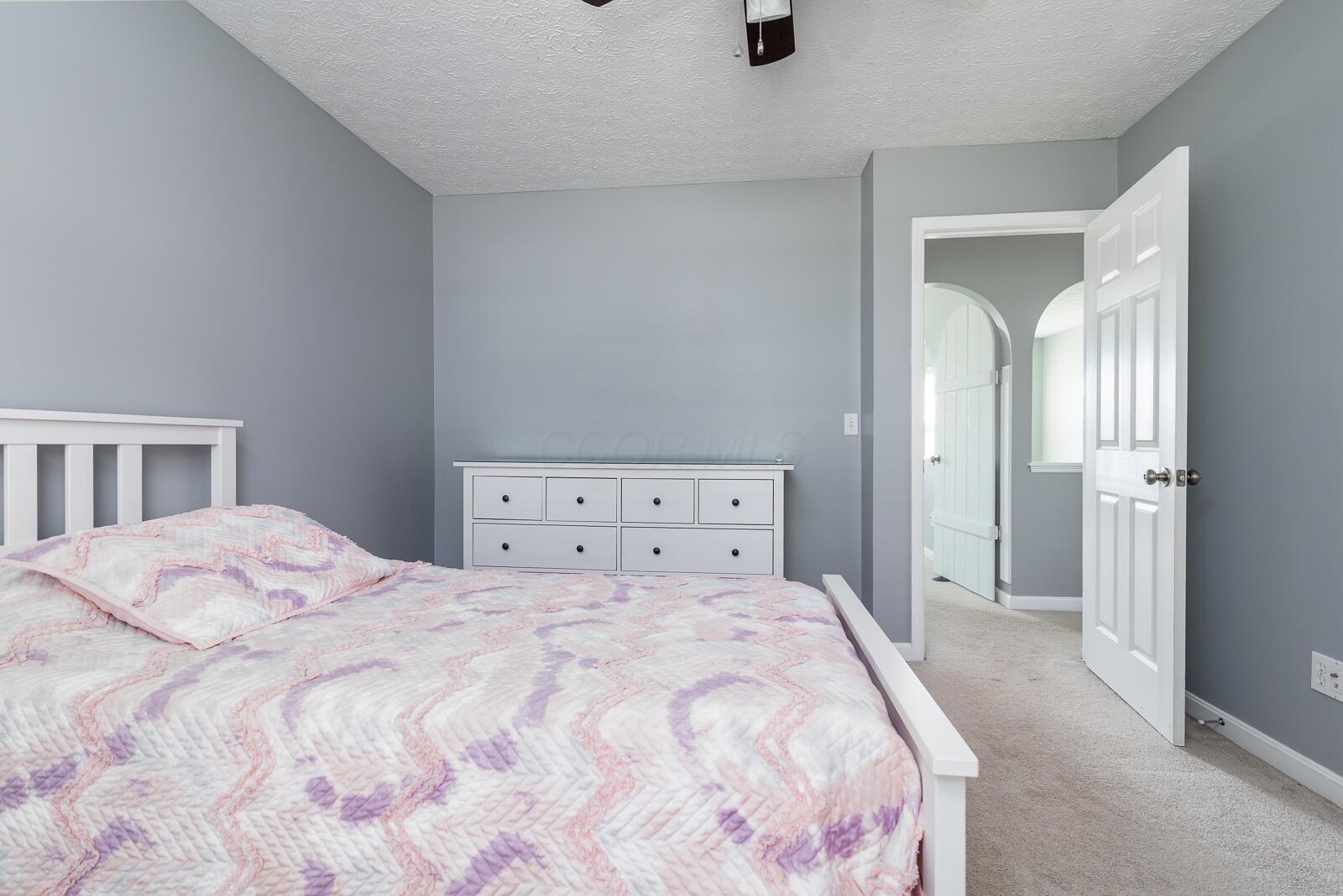 107 N Highview Boulevard