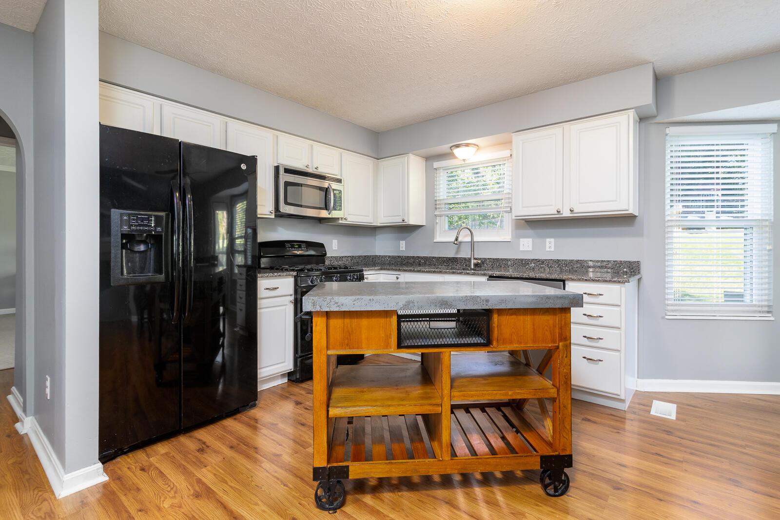 107 N Highview Boulevard