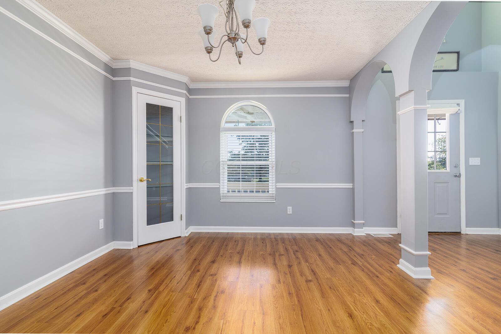 107 N Highview Boulevard