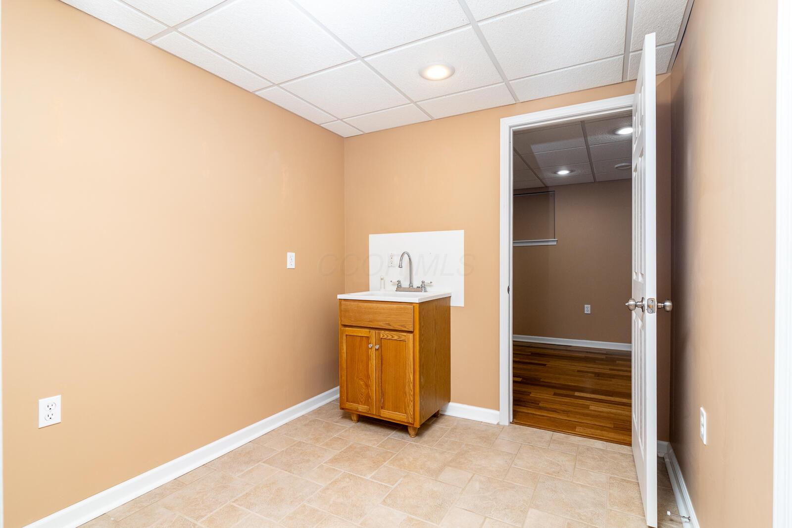 107 N Highview Boulevard