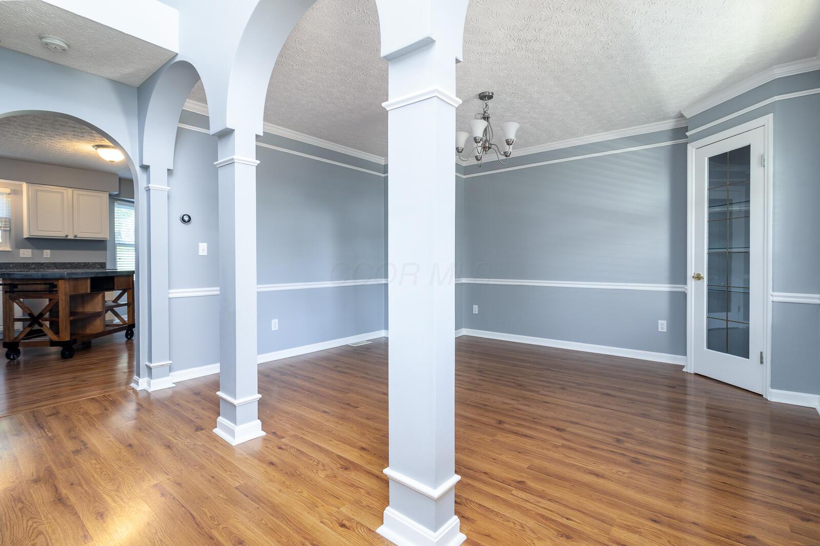 107 N Highview Boulevard