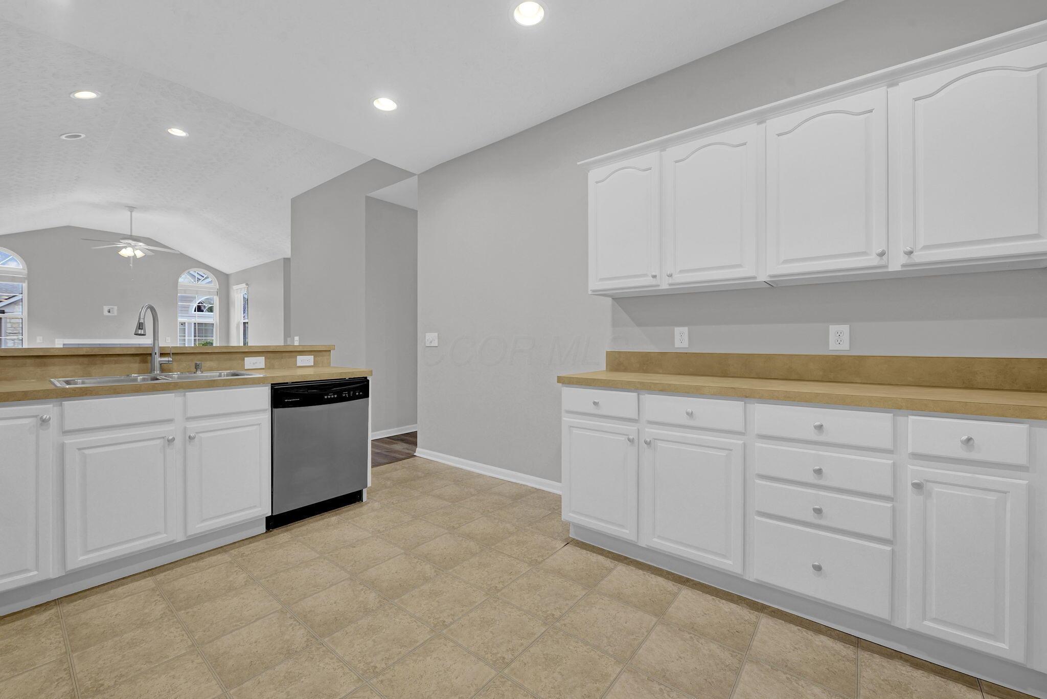 6214 Brickside Drive, 24, New Albany Unit: 24