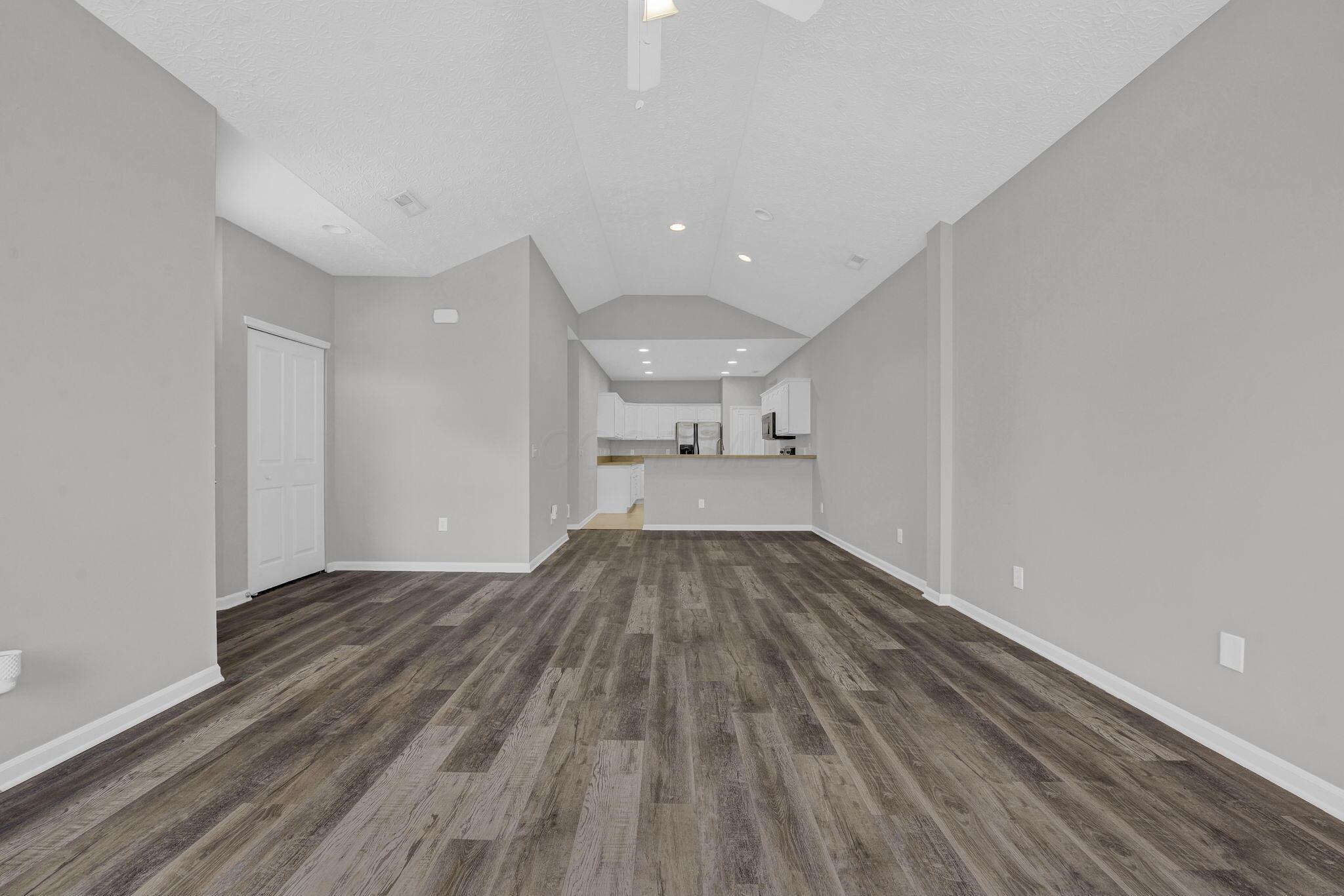 6214 Brickside Drive, 24, New Albany Unit: 24