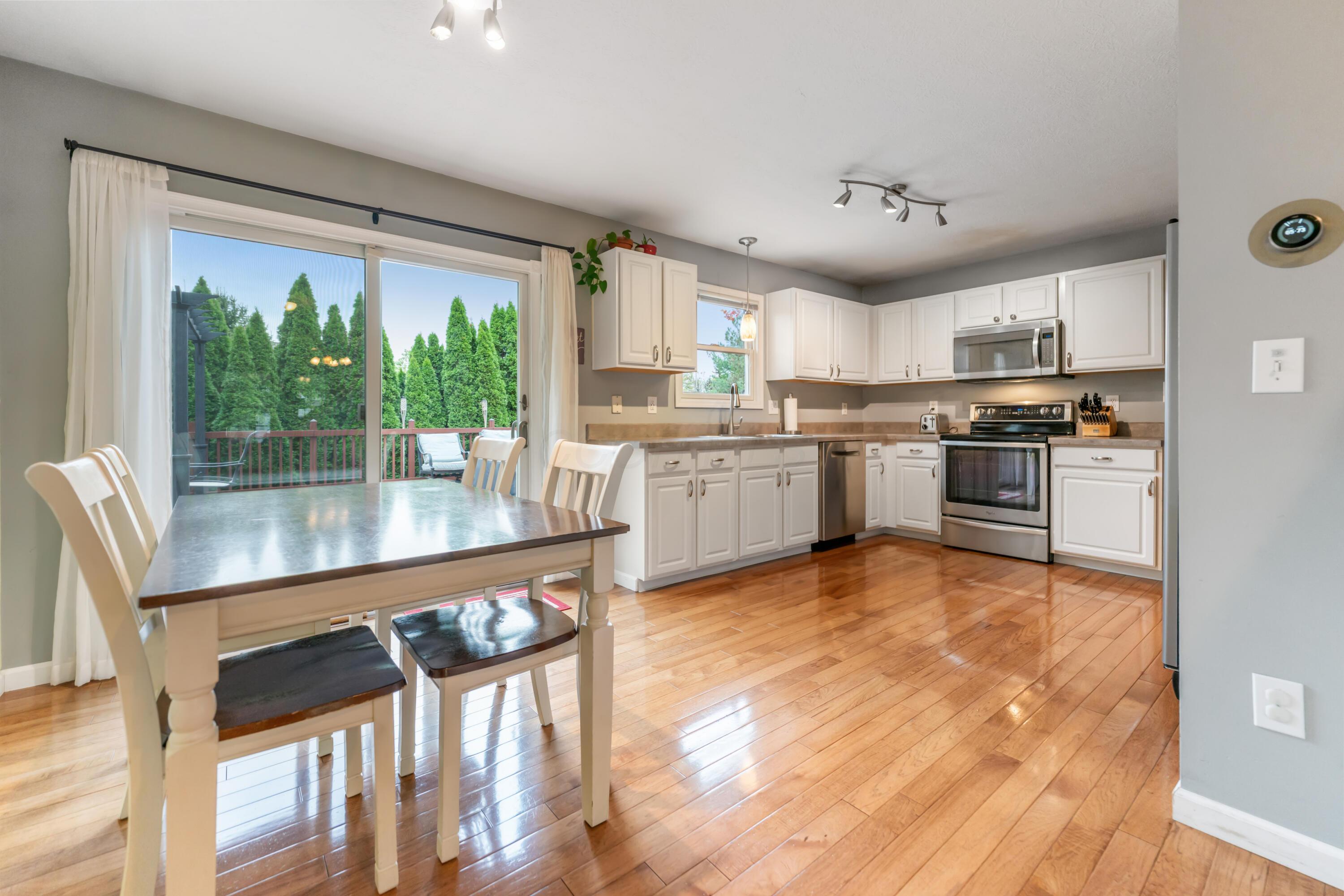 2188 Dry Ridge Court, Grove City