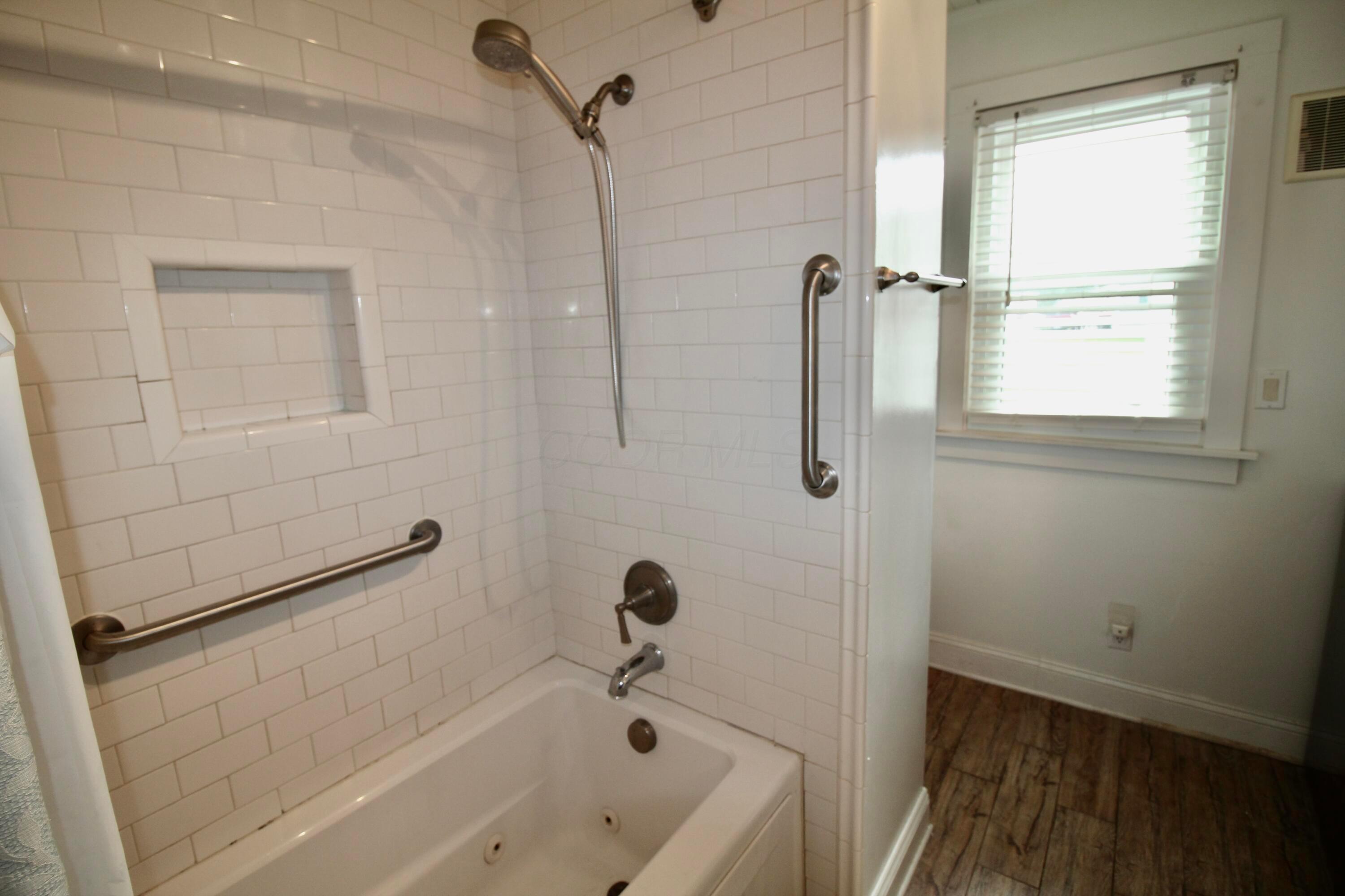 11007 Hebron Road, Buckeye Lake