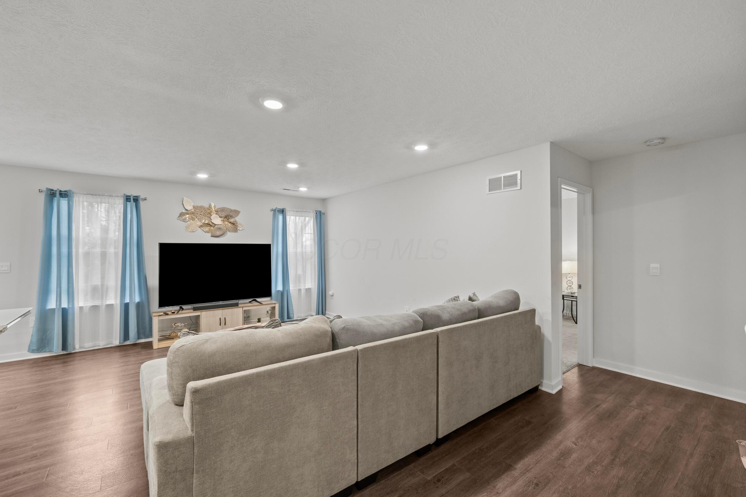 5969 Hollett Drive S