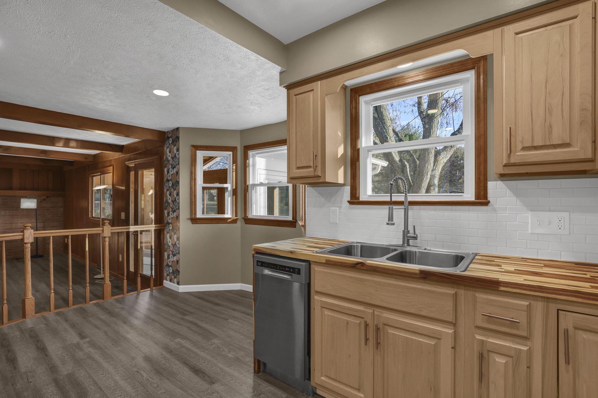 9685 Grandview Avenue