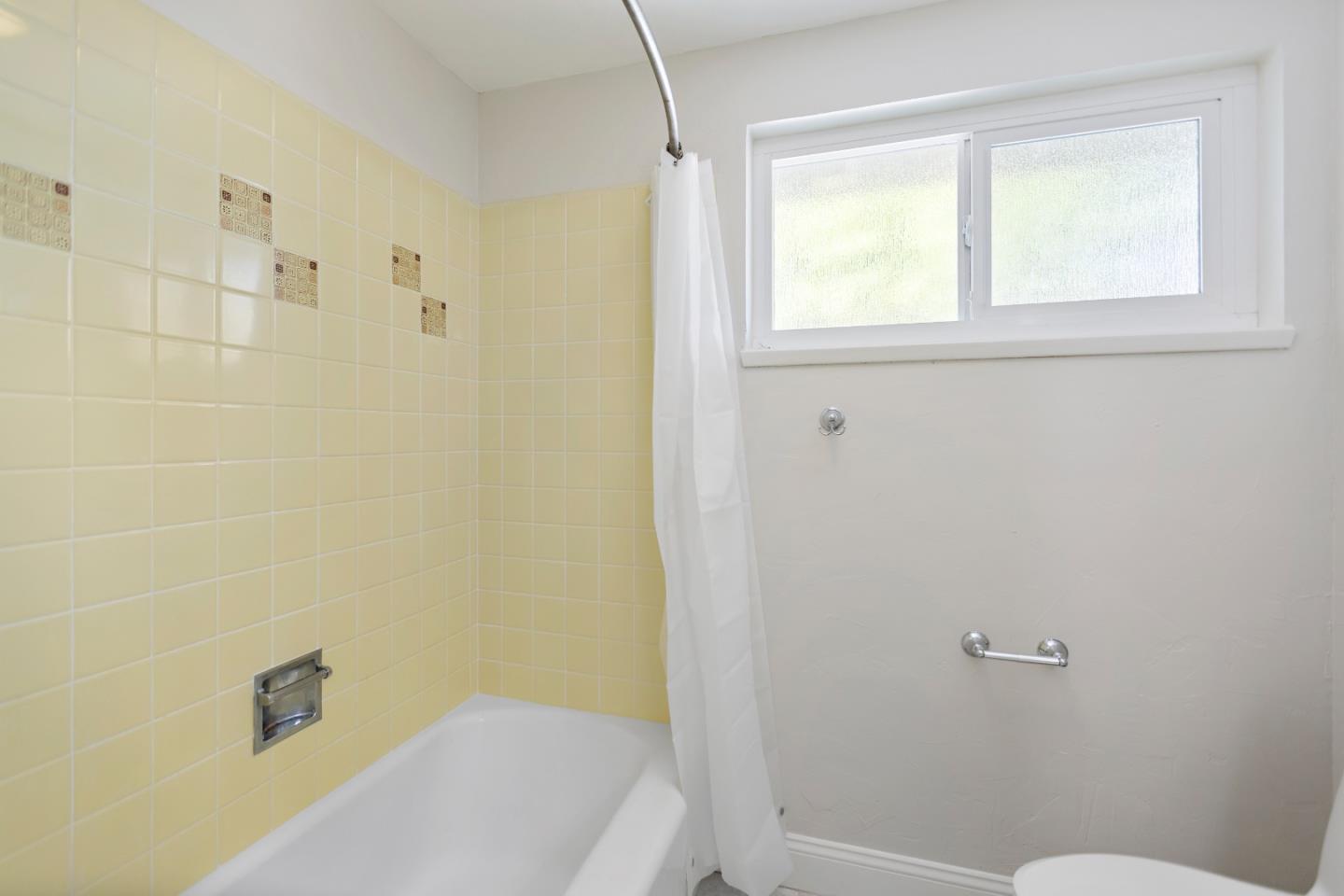 1413 Bedford AVE