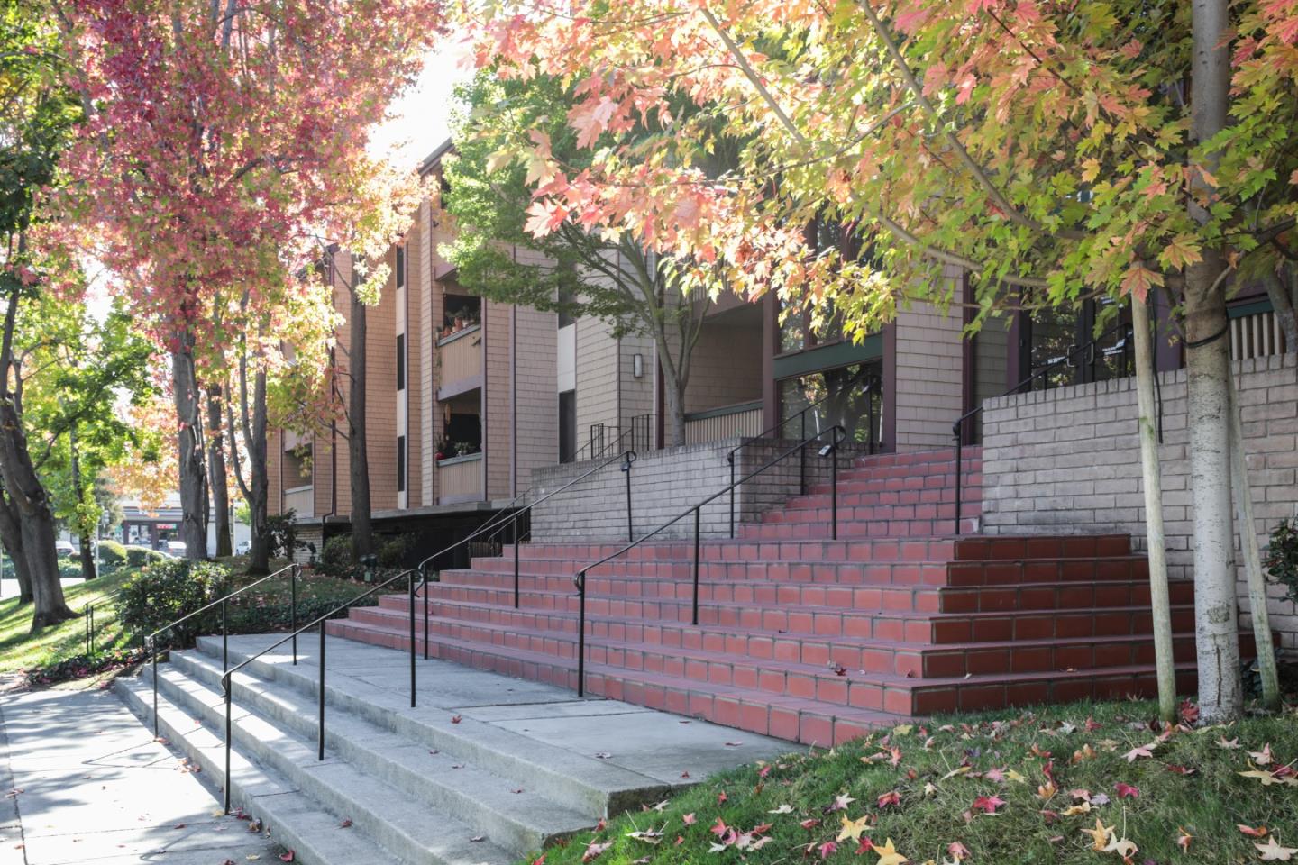 2111 Latham 321