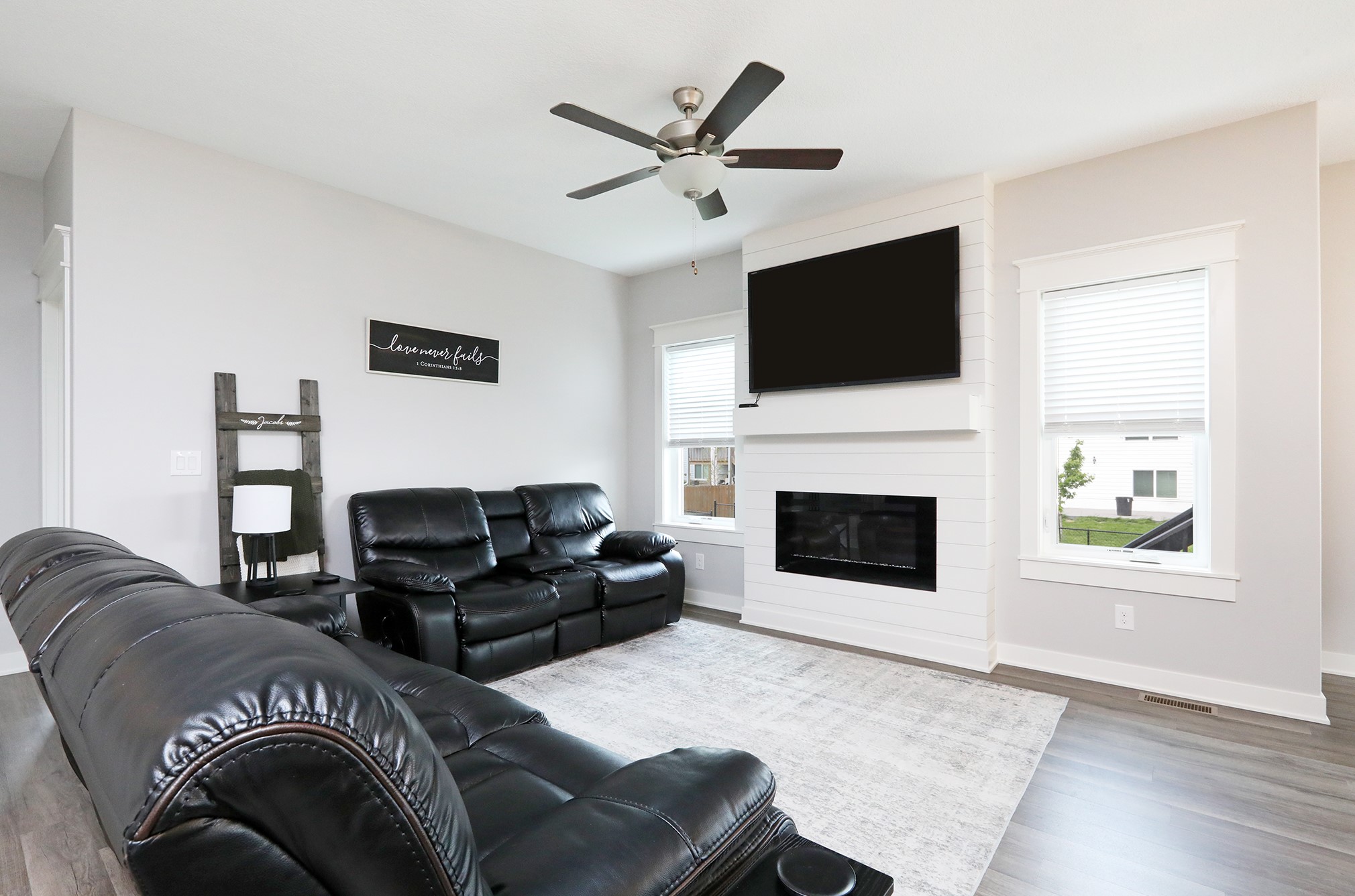 827 33rd Court SW