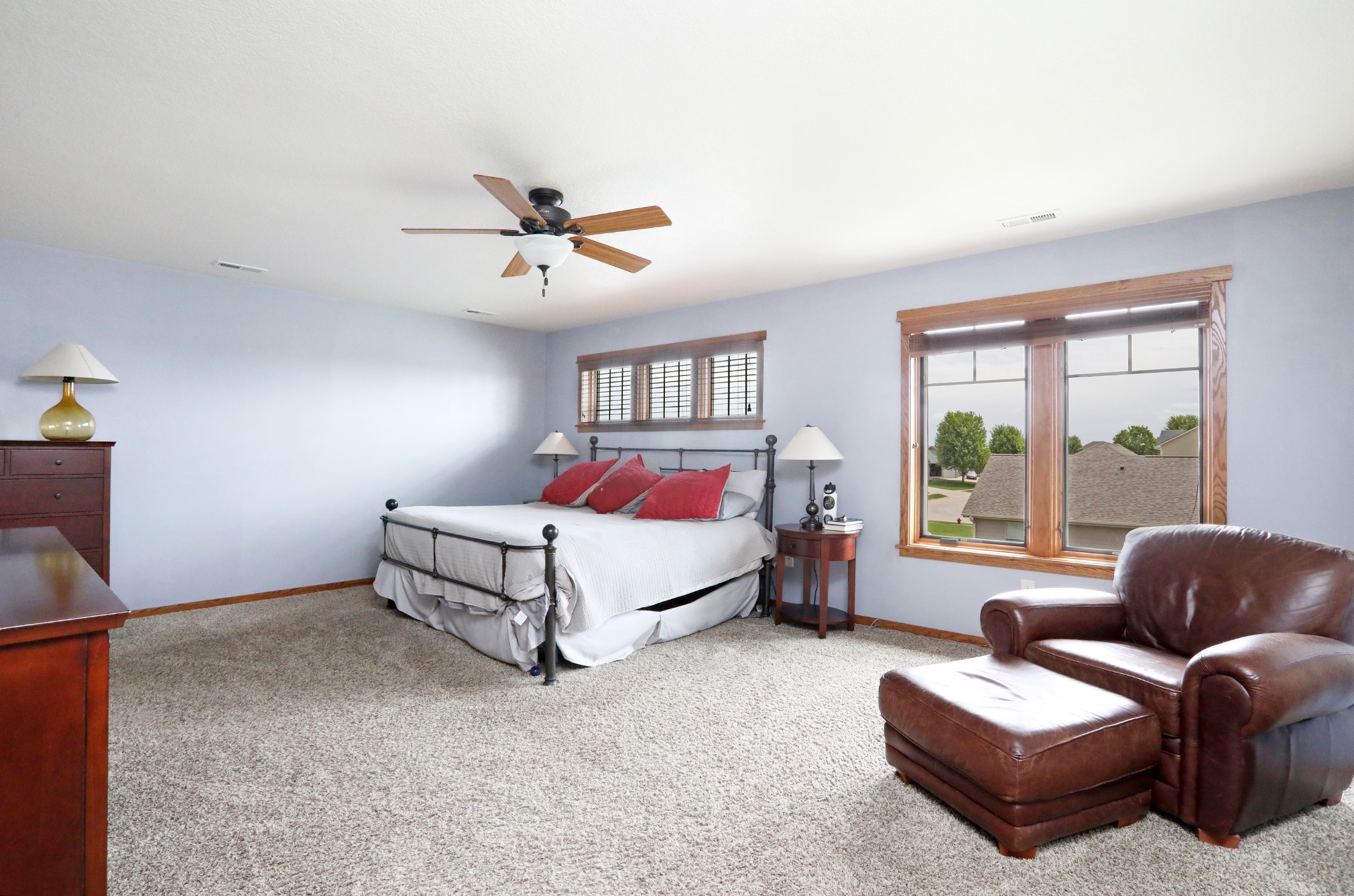 422 Stonegate Court SW