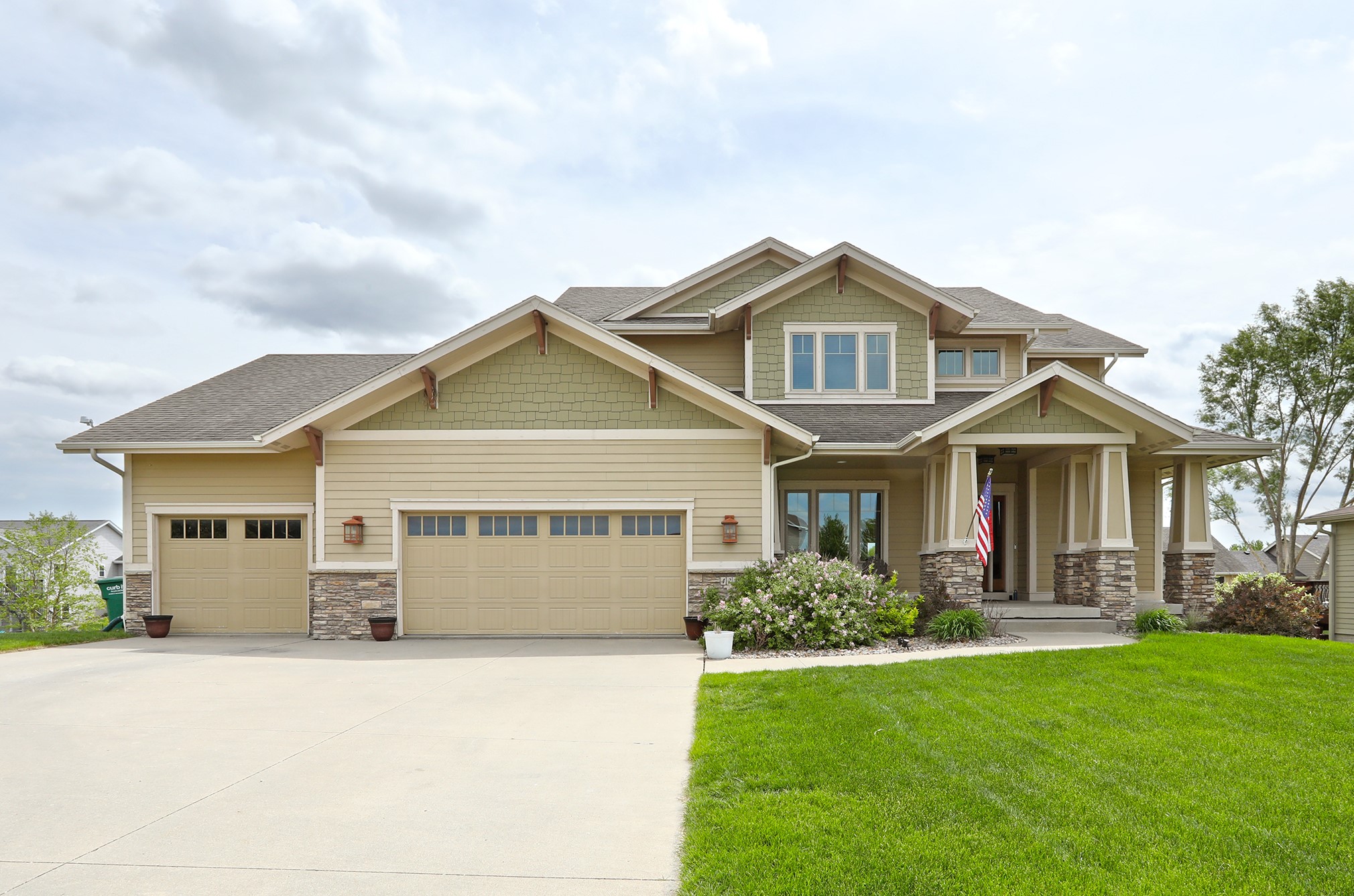 422 Stonegate Court SW