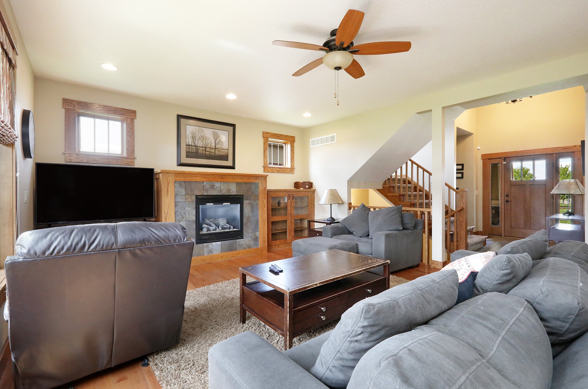 422 Stonegate Court SW
