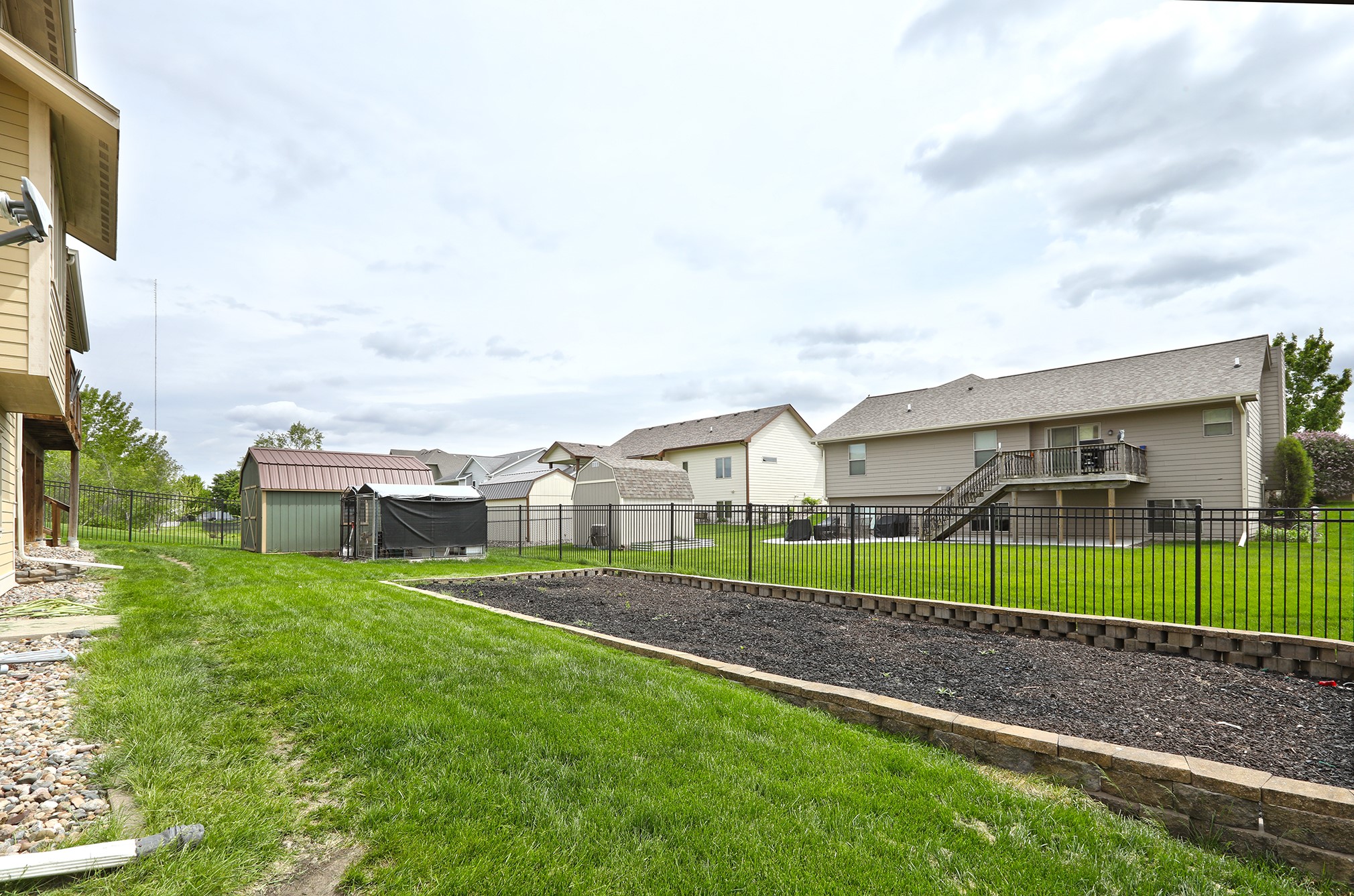 422 Stonegate Court SW
