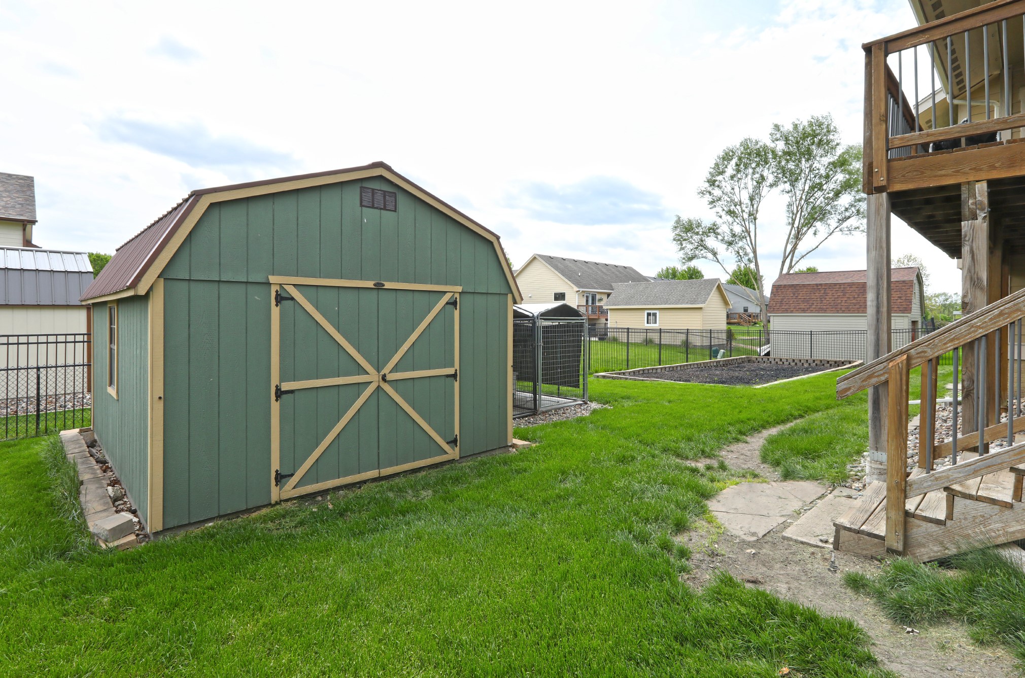 422 Stonegate Court SW