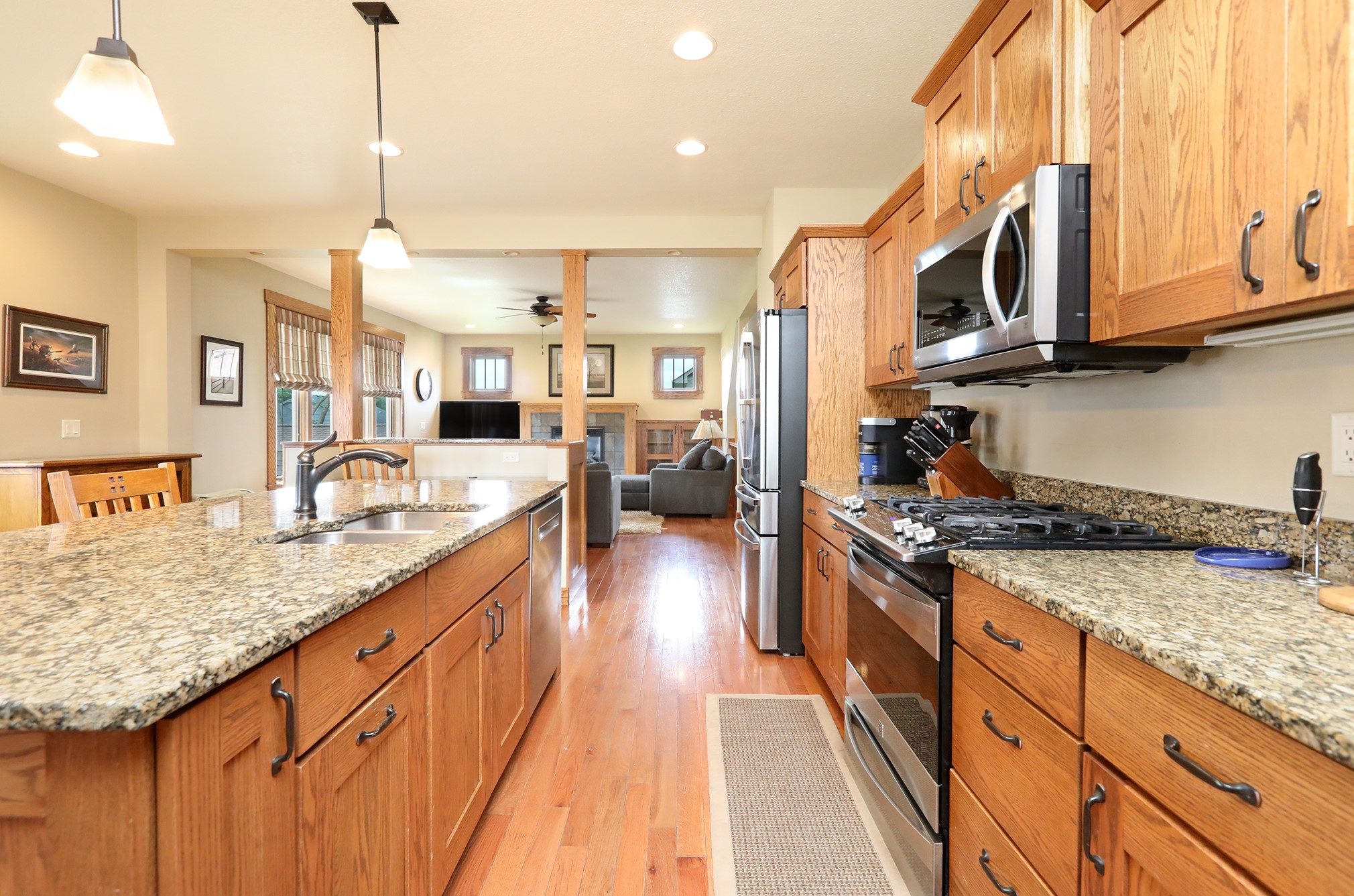 422 Stonegate Court SW