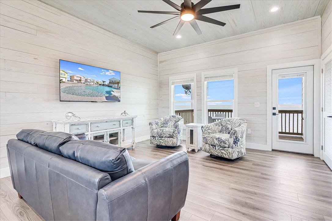 151 Seven Palms Dr