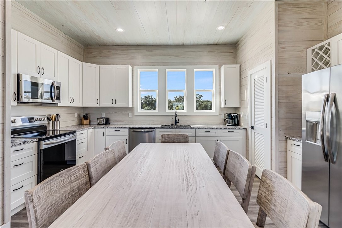 151 Seven Palms Dr