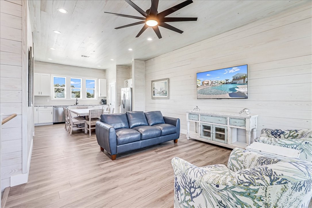151 Seven Palms Dr