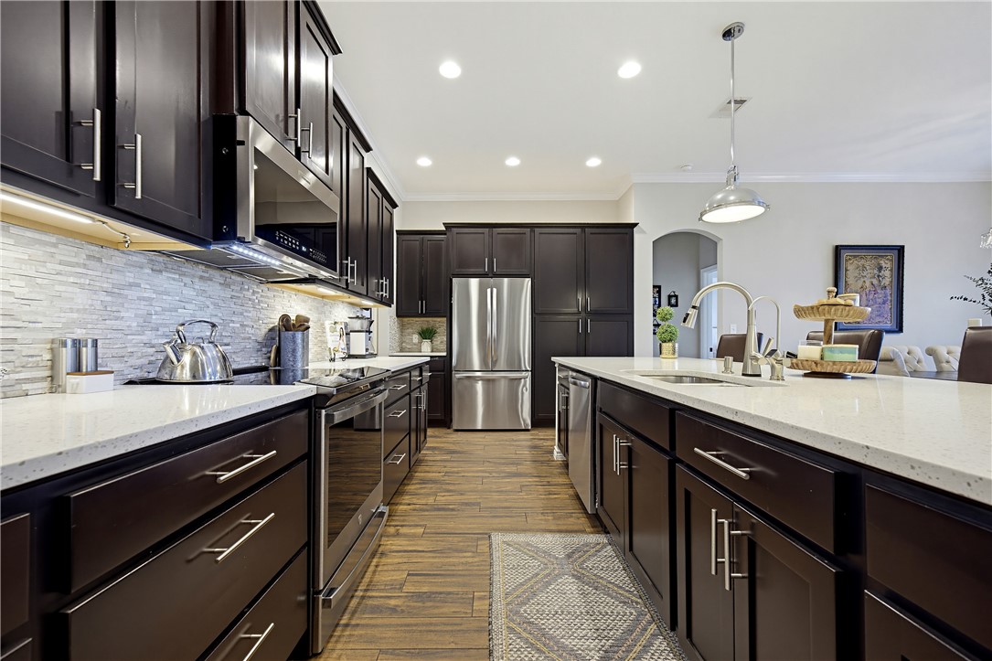 12 Reserve Blvd