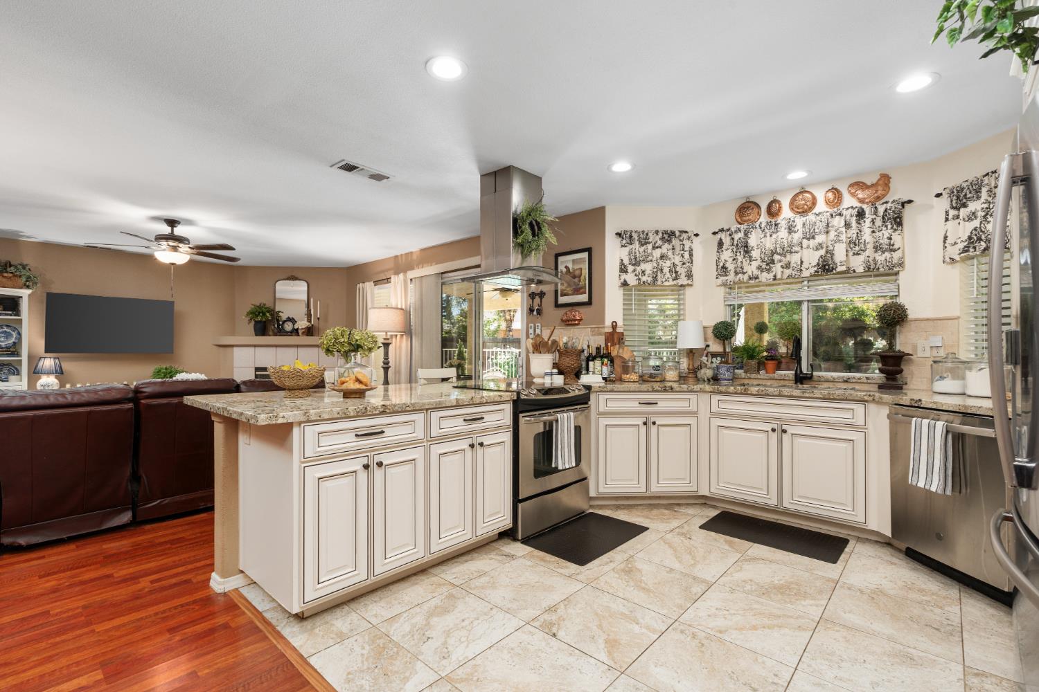 5123 W Browning Avenue