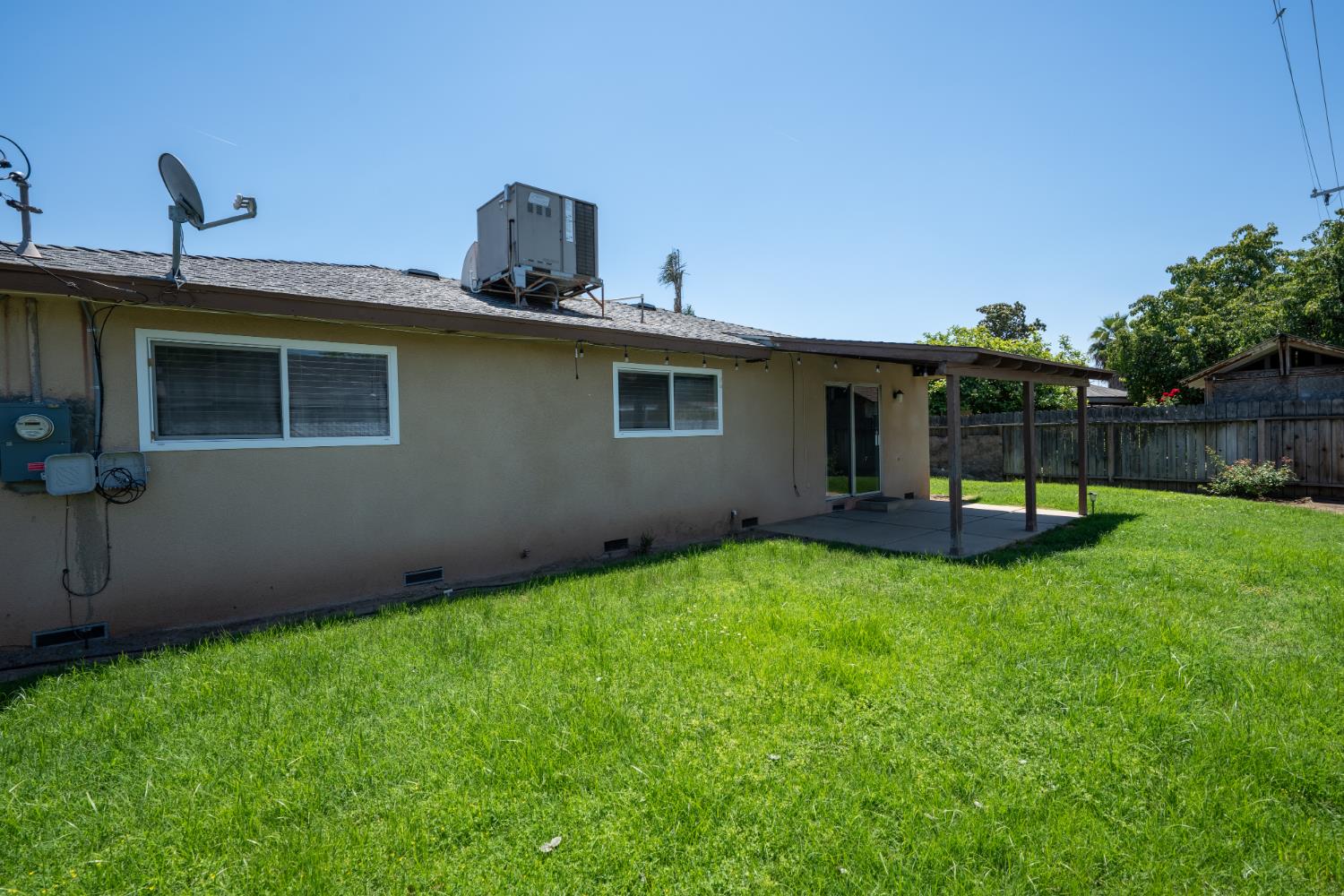 4527 N Chestnut Avenue