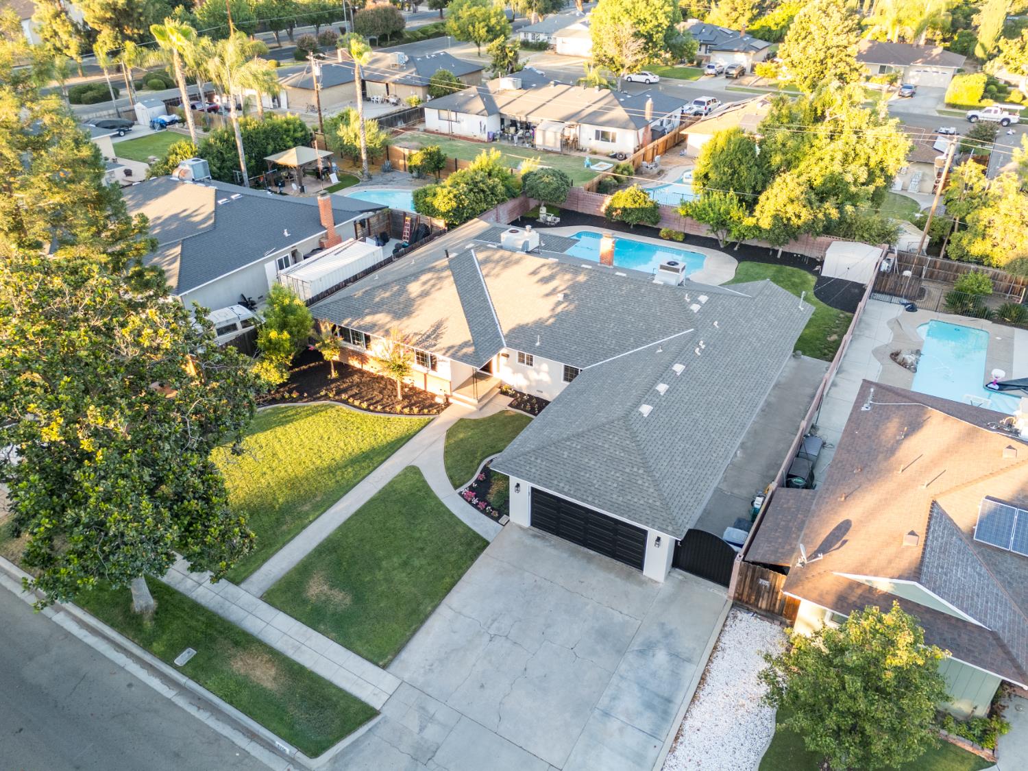5756 N Bond Street