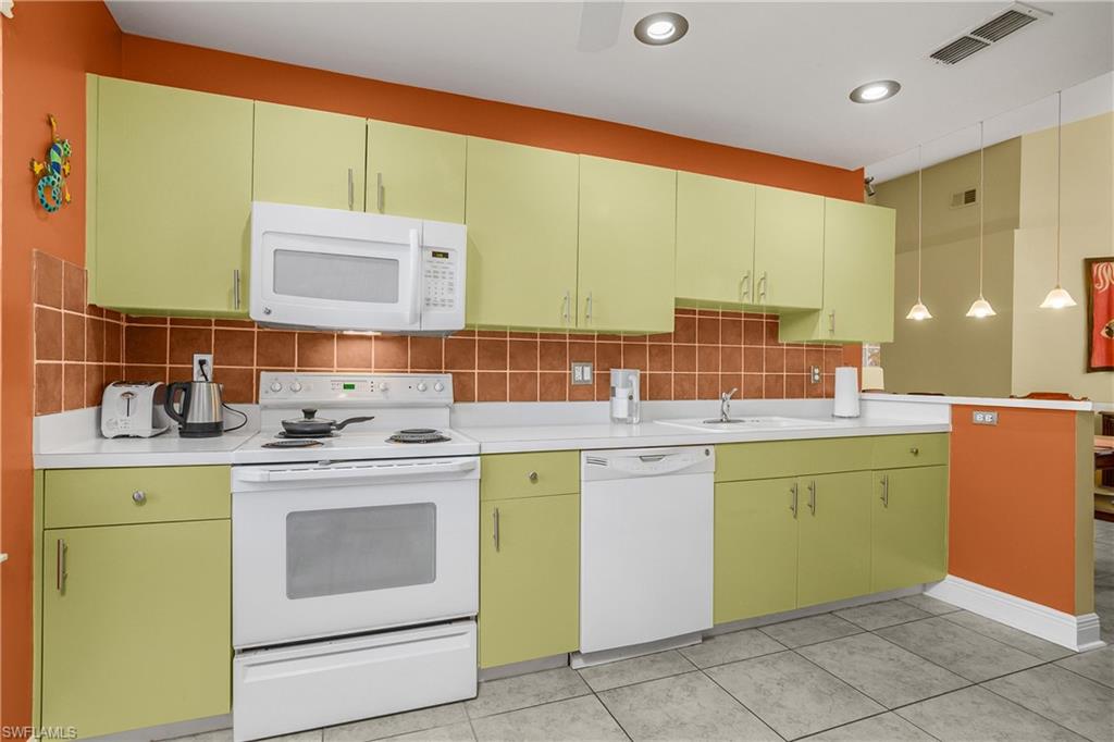 541 Windsor SQ # 202