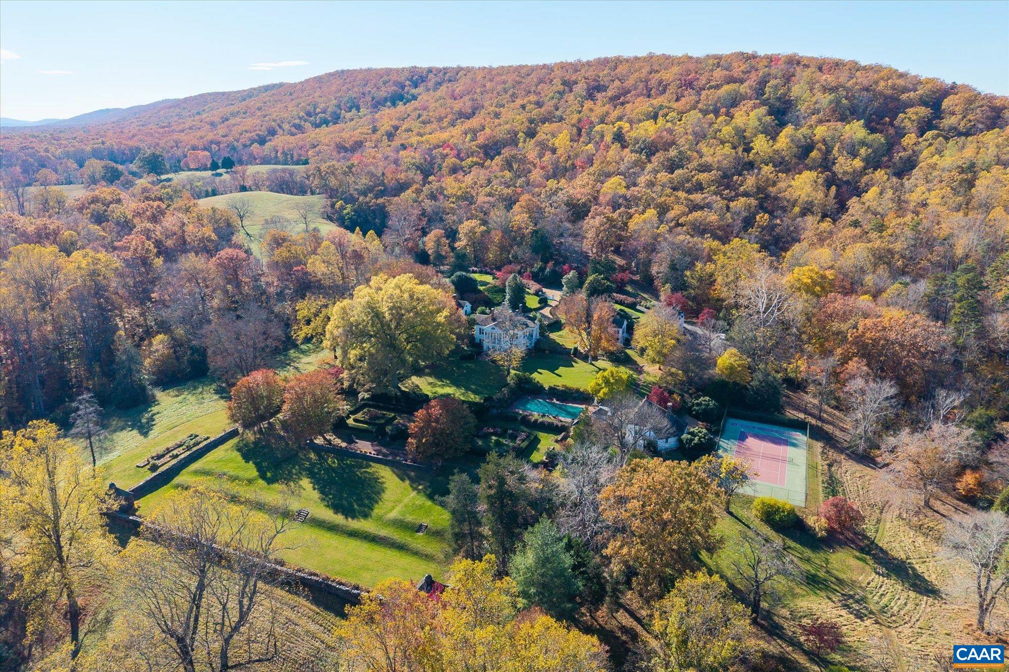 3392 EDGEMONT FARM