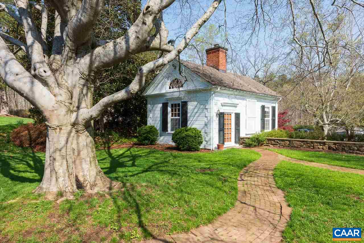 3392 EDGEMONT FARM