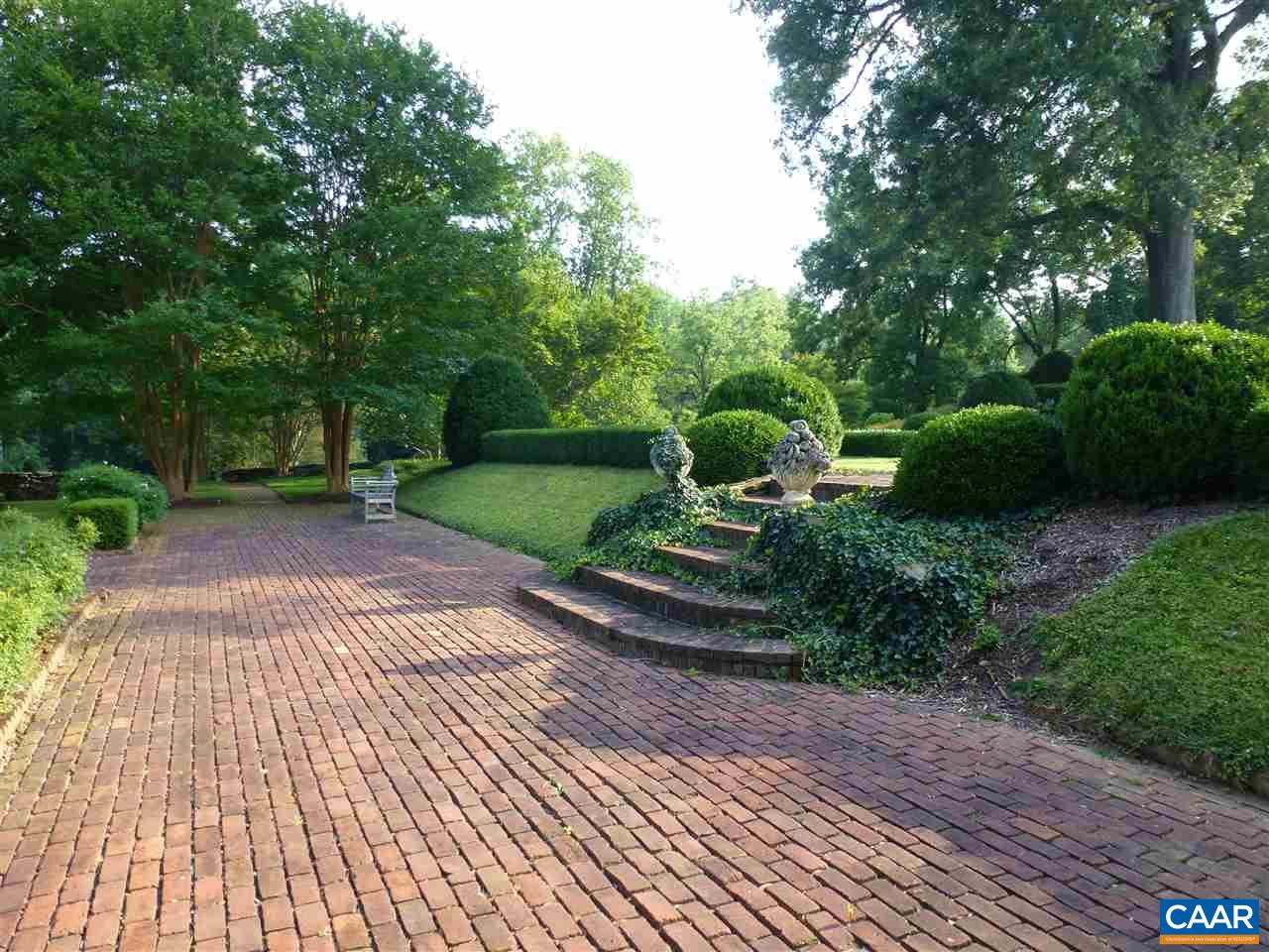 3392 EDGEMONT FARM