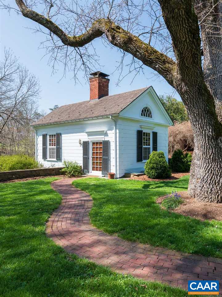 3392 EDGEMONT FARM