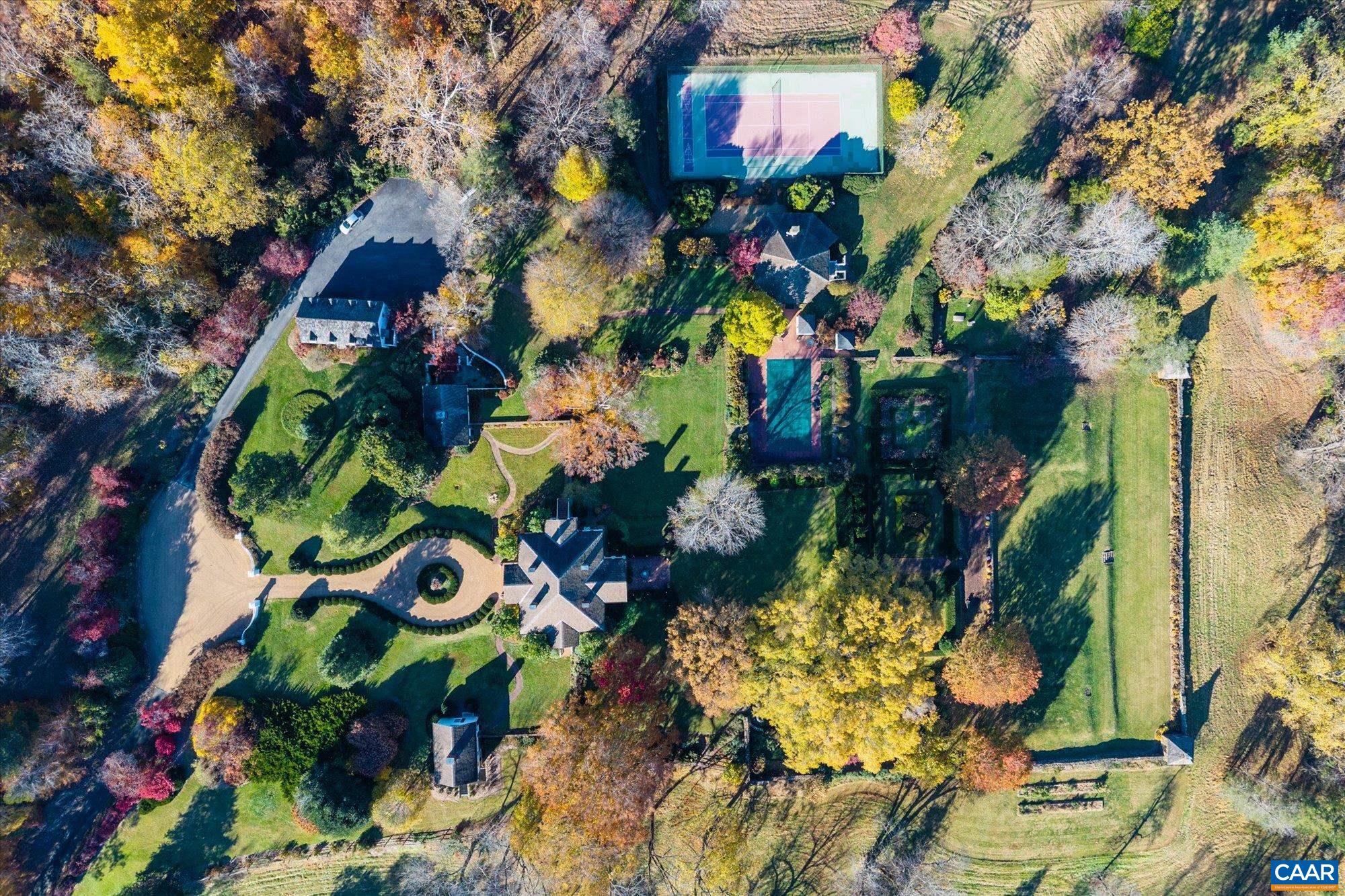 3392 EDGEMONT FARM
