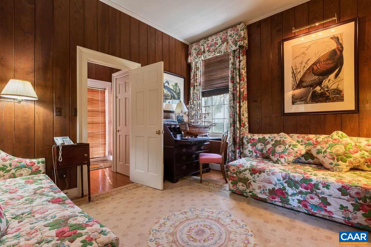3392 EDGEMONT FARM