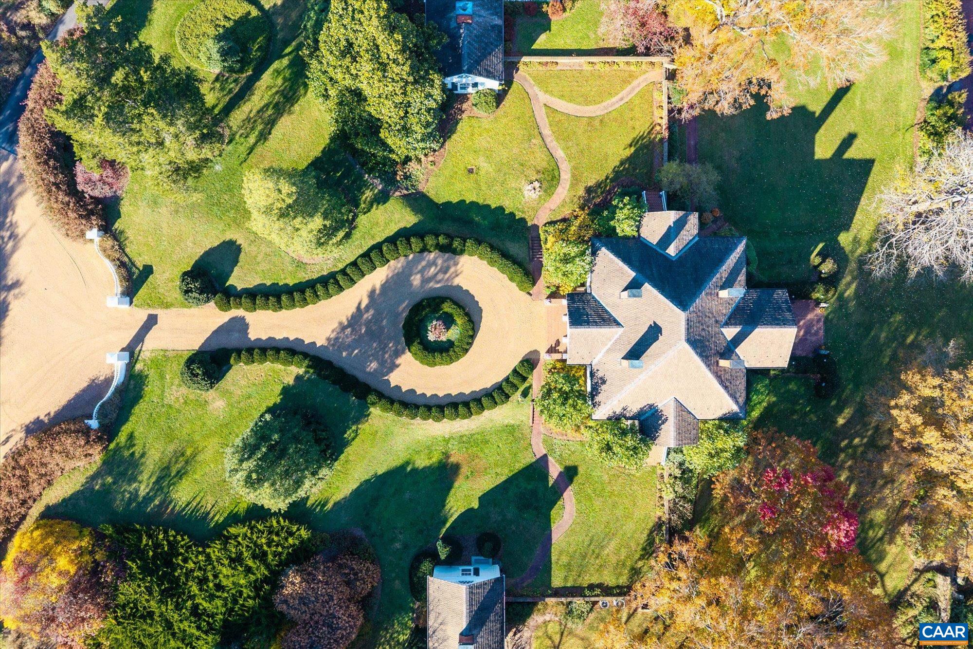 3392 EDGEMONT FARM