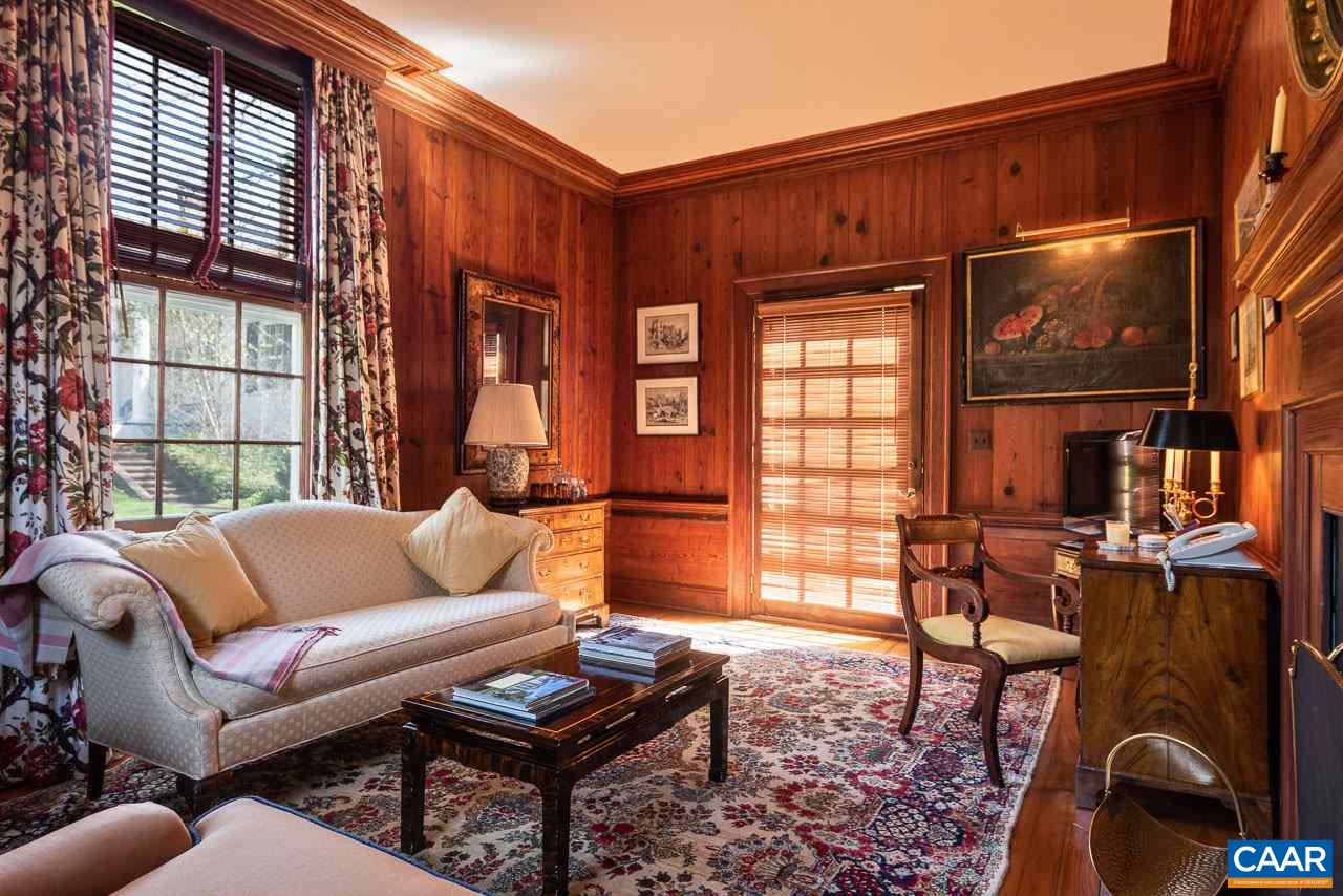 3392 EDGEMONT FARM