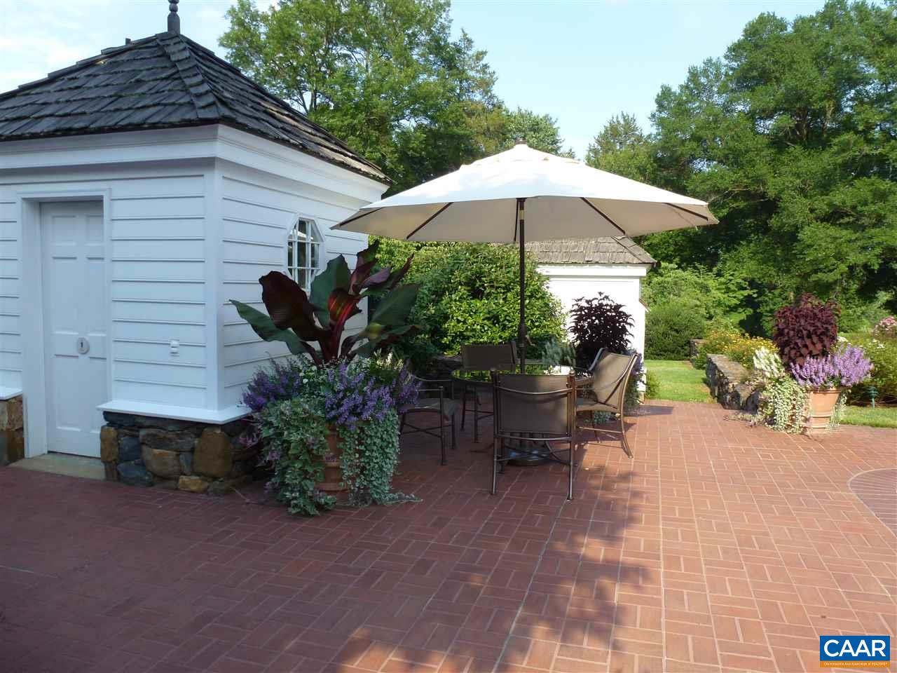 3392 EDGEMONT FARM