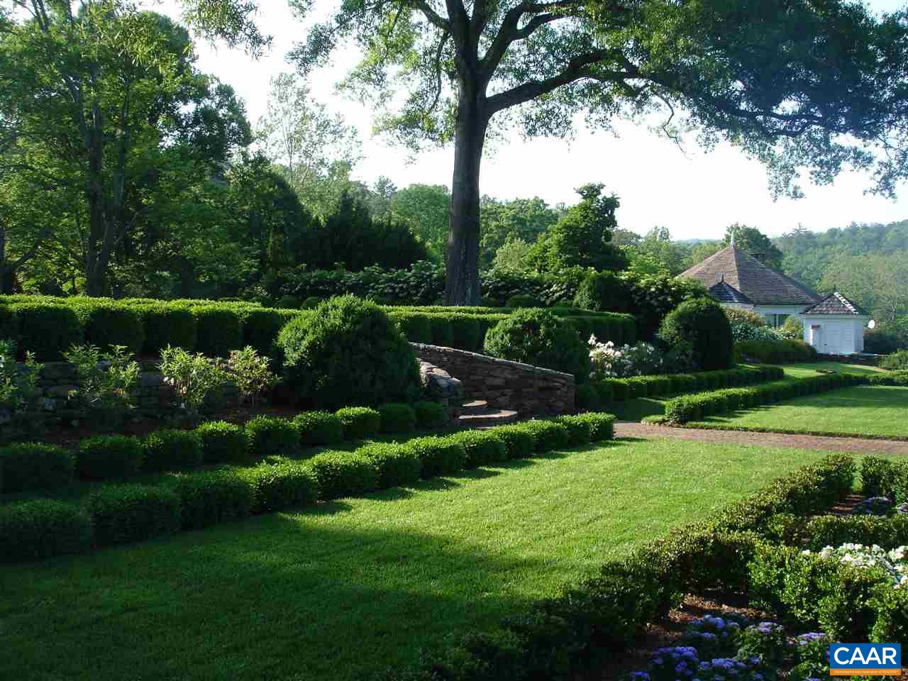 3392 EDGEMONT FARM