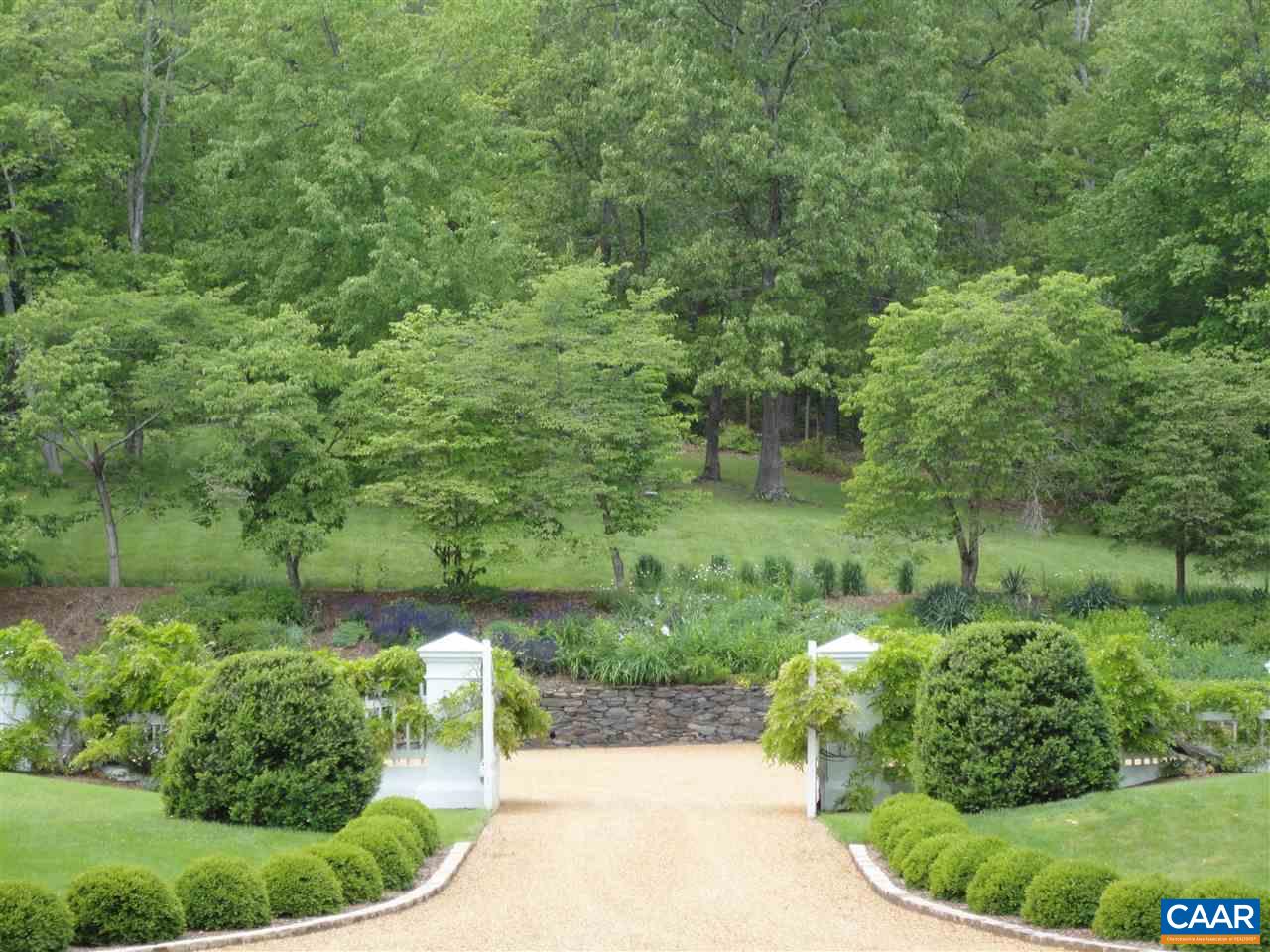 3392 EDGEMONT FARM
