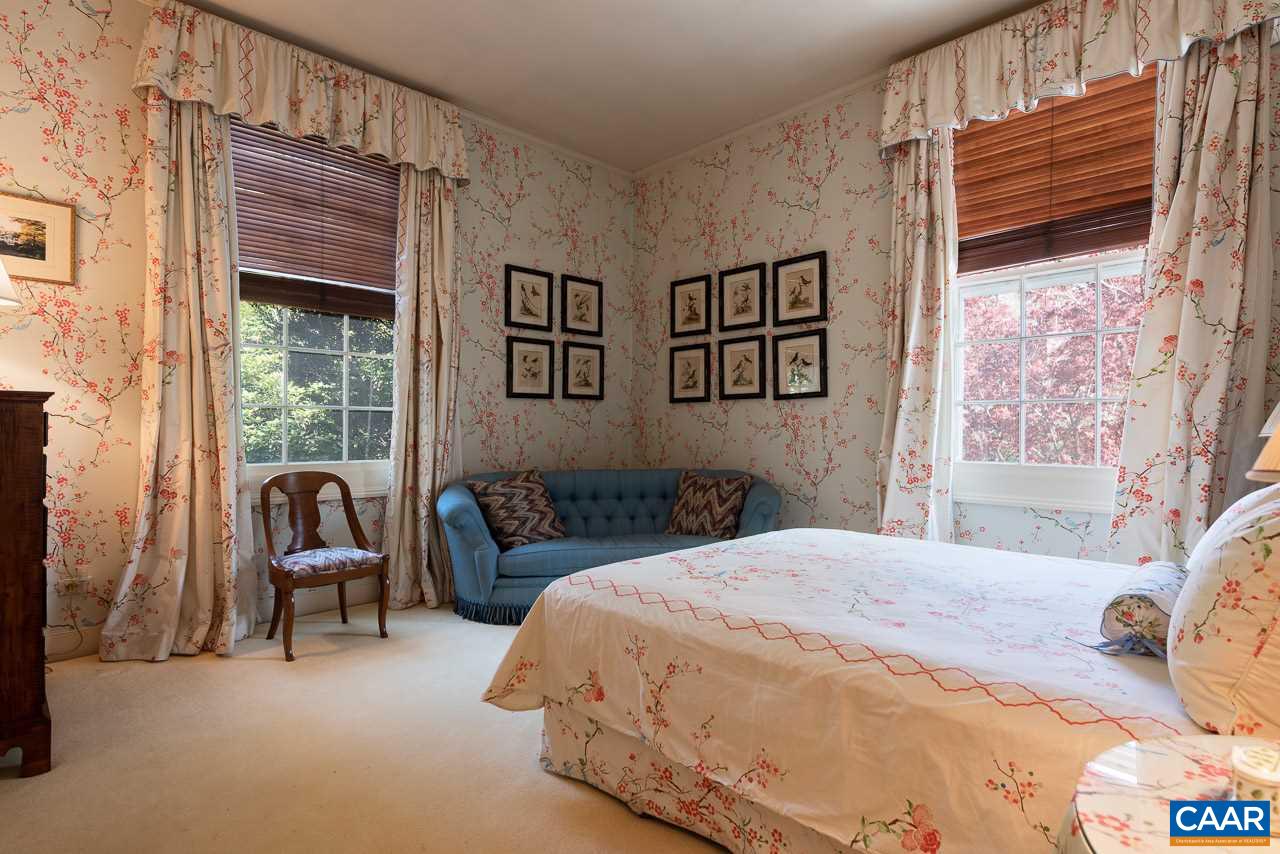 3392 EDGEMONT FARM