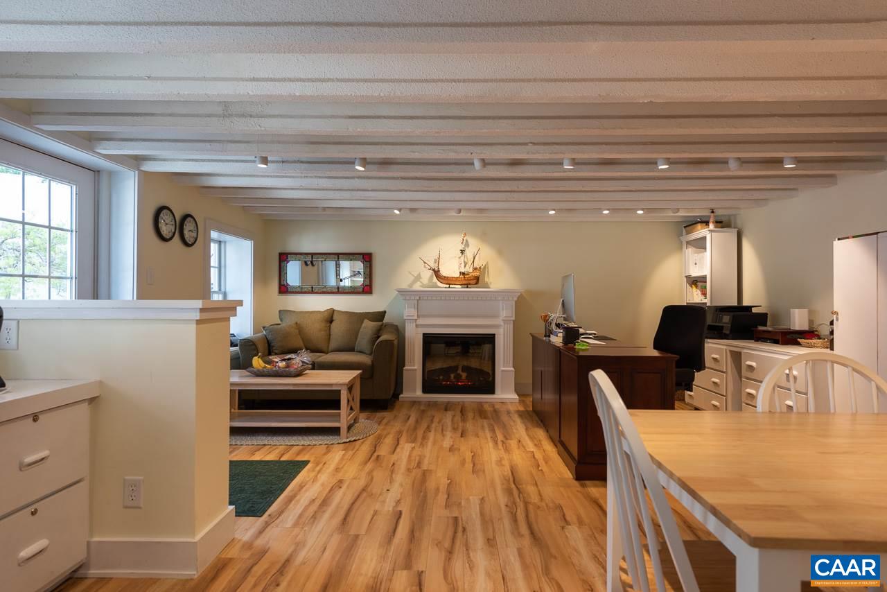 3392 EDGEMONT FARM