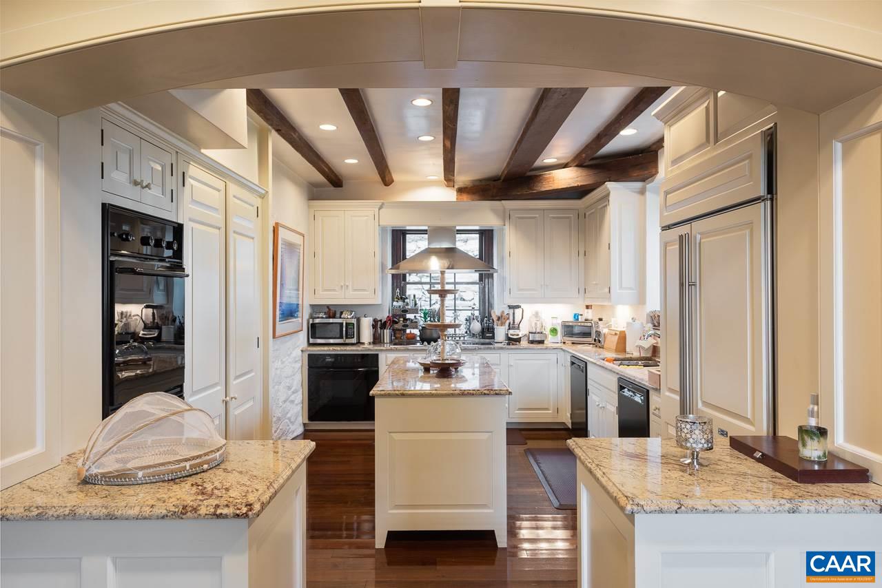 3392 EDGEMONT FARM