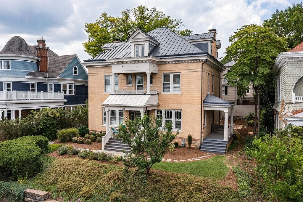 311 BERKELEY PL