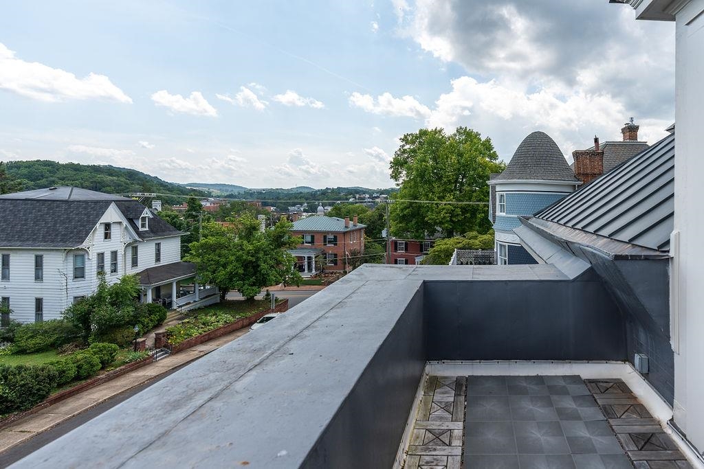 311 BERKELEY PL