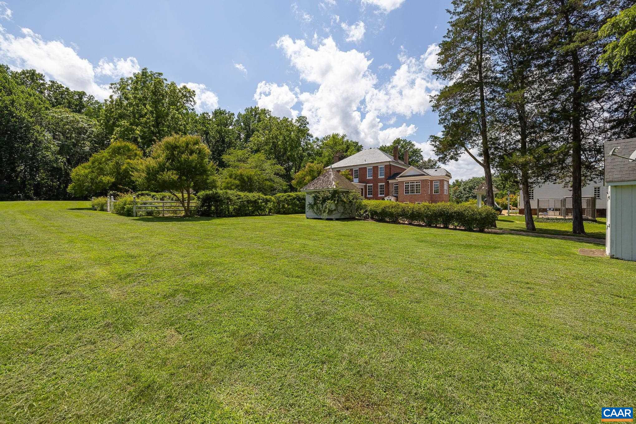 2426 PROSPECT HILL LN