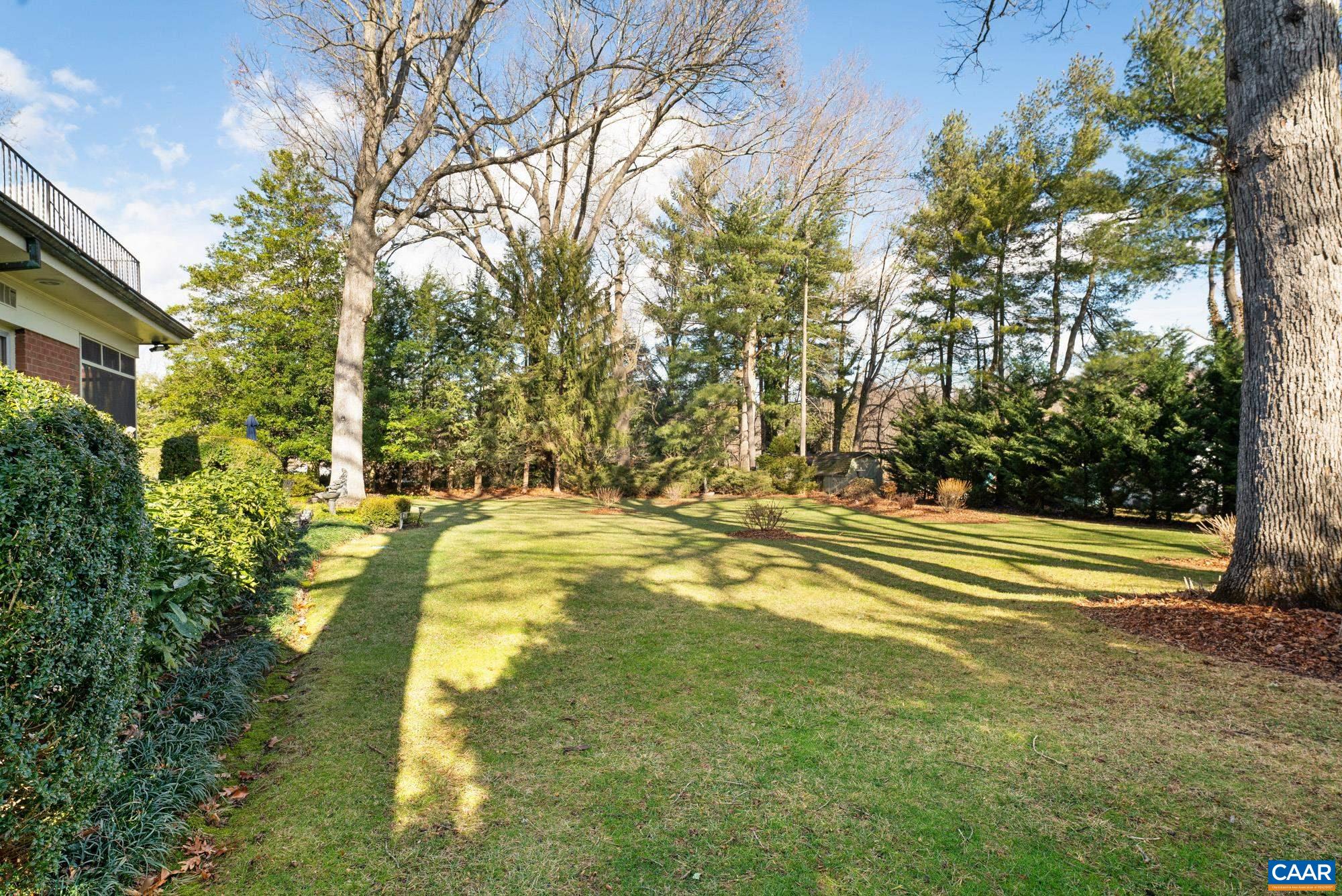1060 FAIRWAY DR