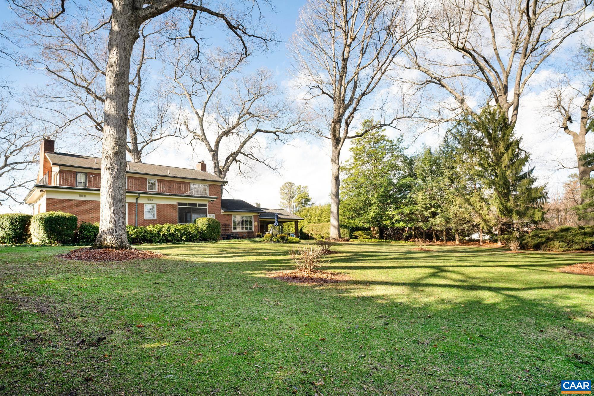 1060 FAIRWAY DR