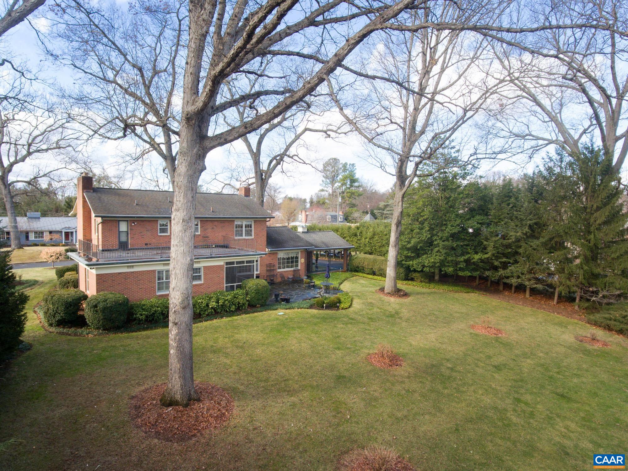 1060 FAIRWAY DR